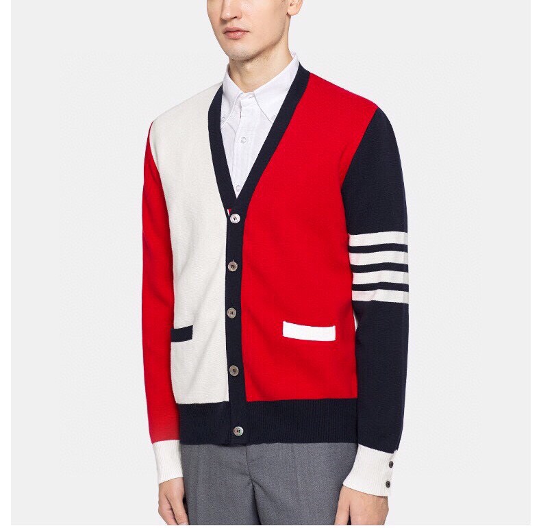 🔥 THOM BROWNE 汤姆布朗 TB马卡龙棉纱拼色开衫  情侣款开衫\n颜色：蓝白红拼色、灰拼色 