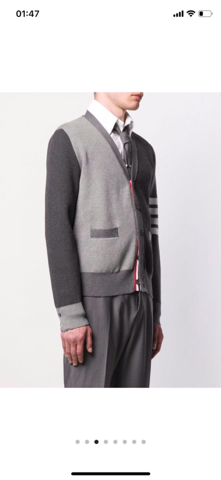 🔥 THOM BROWNE 汤姆布朗 TB马卡龙棉纱拼色开衫  情侣款开衫\n颜色：蓝白红拼色、灰拼色 