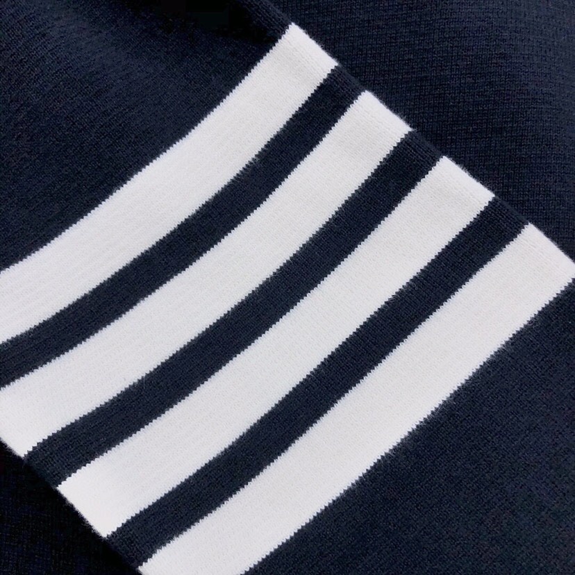 🔥 THOM BROWNE 汤姆布朗 TB马卡龙四杠棉纱开衫  情侣款开衫\n码数：1-4  颜色：浅蓝