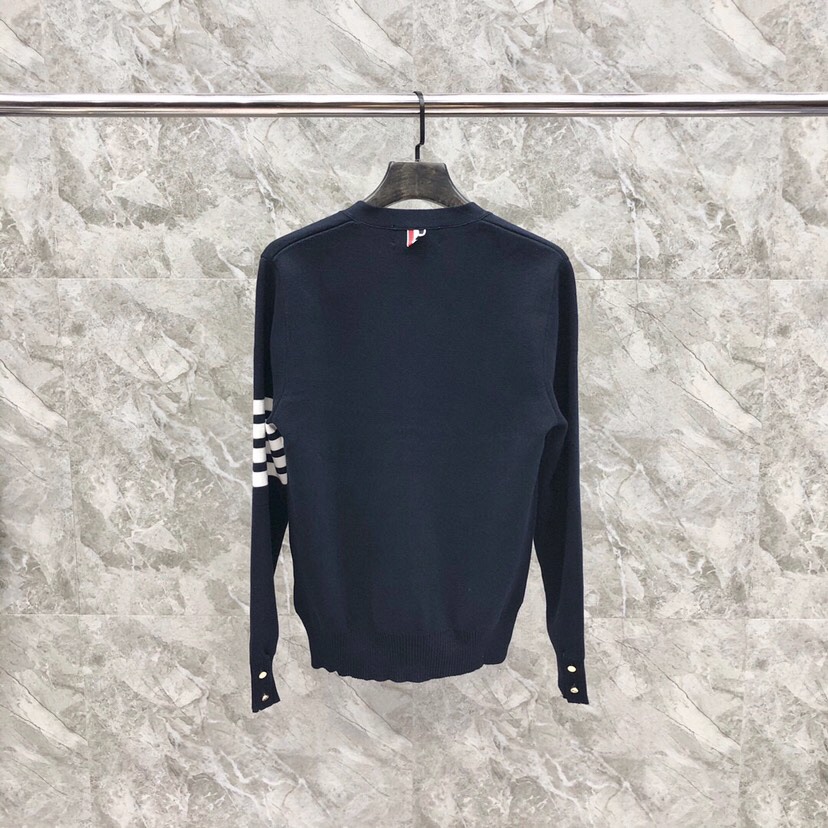🔥 THOM BROWNE 汤姆布朗 TB马卡龙四杠棉纱开衫  情侣款开衫\n码数：1-4  颜色：浅蓝