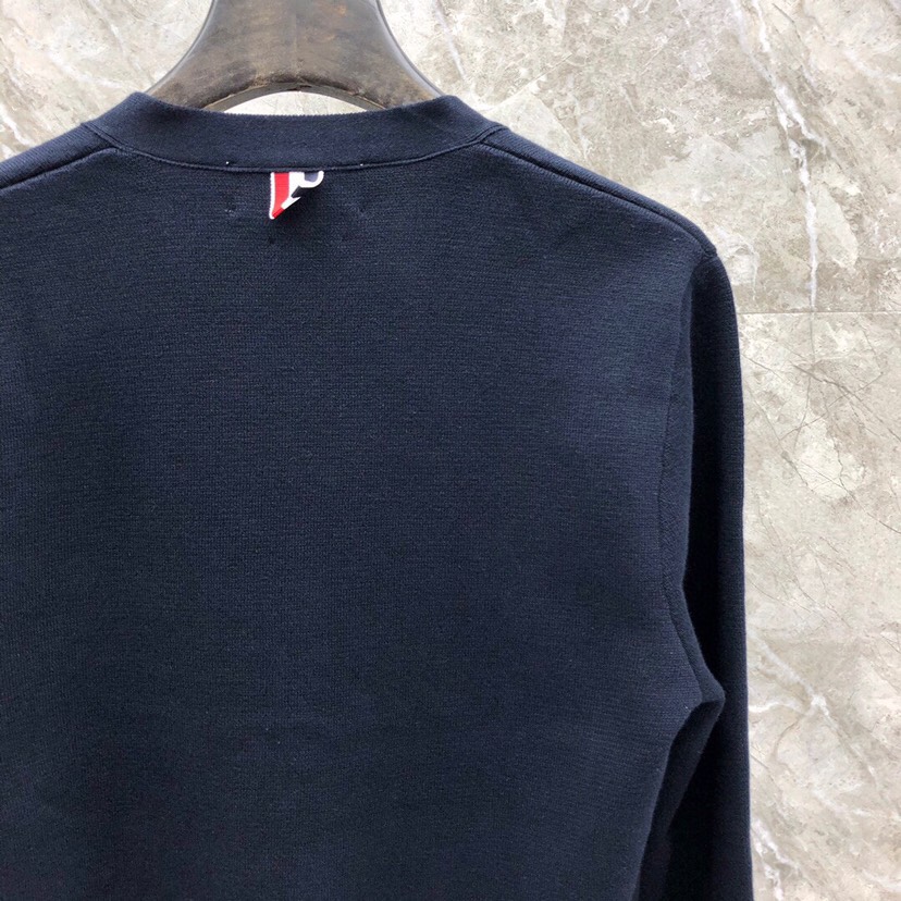 🔥 THOM BROWNE 汤姆布朗 TB马卡龙四杠棉纱开衫  情侣款开衫\n码数：1-4  颜色：浅蓝