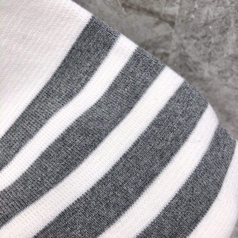 🔥 THOM BROWNE 汤姆布朗 TB马卡龙四杠棉纱开衫  情侣款开衫\n码数：1-4  颜色：浅蓝