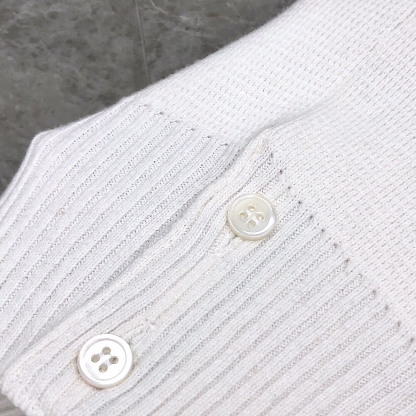 🔥 THOM BROWNE 汤姆布朗 TB马卡龙四杠棉纱开衫  情侣款开衫\n码数：1-4  颜色：浅蓝