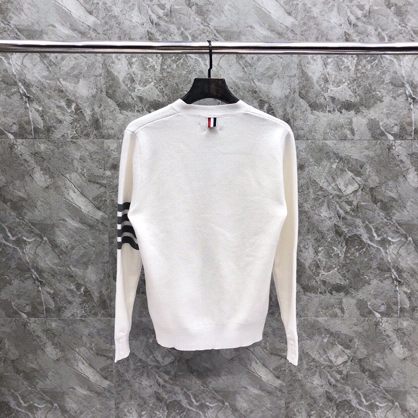🔥 THOM BROWNE 汤姆布朗 TB马卡龙四杠棉纱开衫  情侣款开衫\n码数：1-4  颜色：浅蓝