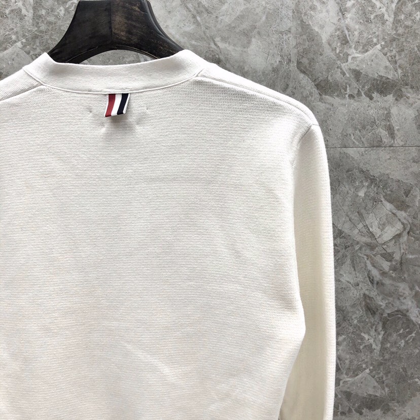 🔥 THOM BROWNE 汤姆布朗 TB马卡龙四杠棉纱开衫  情侣款开衫\n码数：1-4  颜色：浅蓝