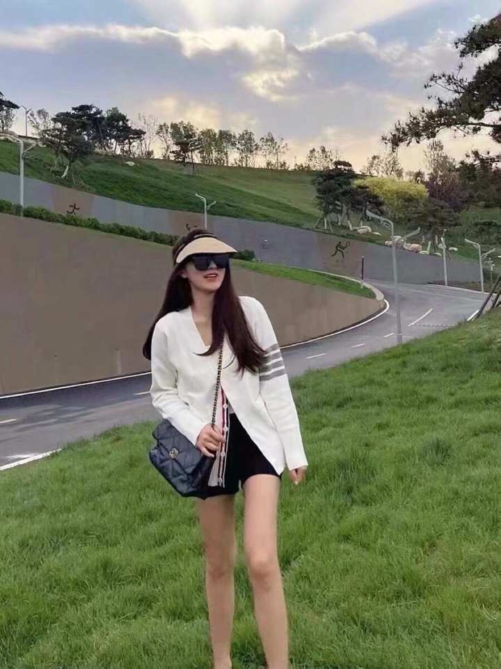 🔥 THOM BROWNE 汤姆布朗 TB马卡龙四杠棉纱开衫  情侣款开衫\n码数：1-4  颜色：浅蓝