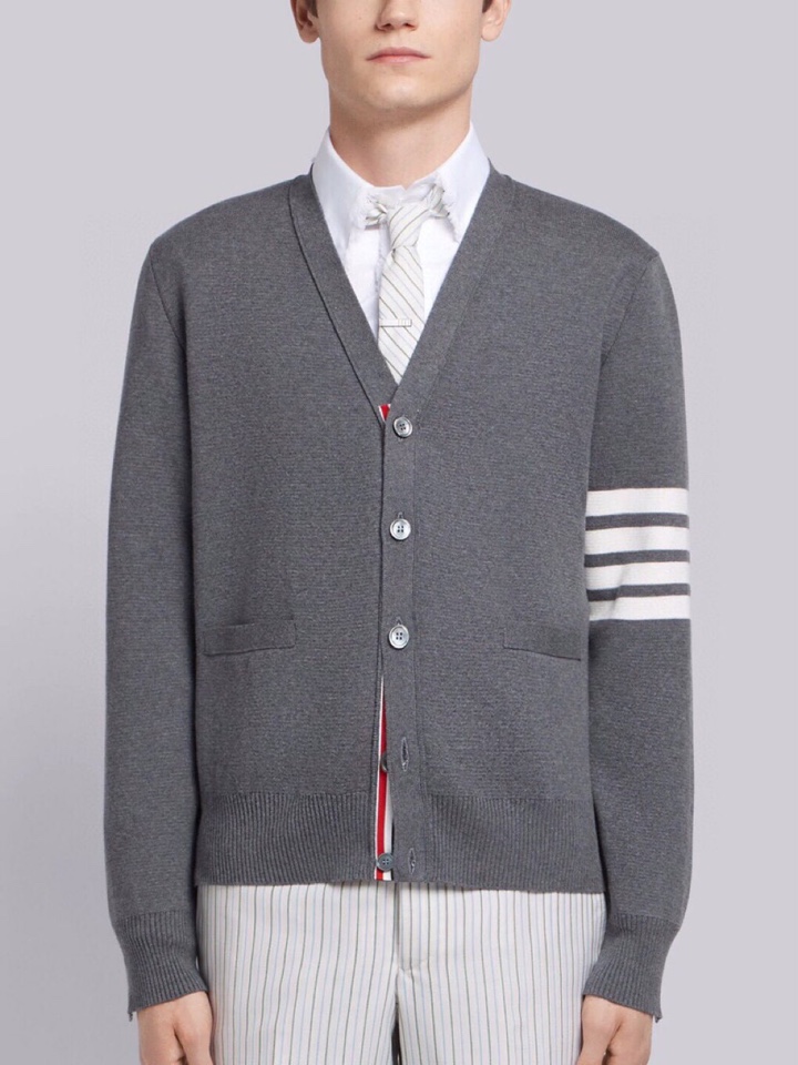🔥 THOM BROWNE 汤姆布朗 TB马卡龙四杠棉纱开衫  情侣款开衫\n码数：1-4  颜色：浅蓝