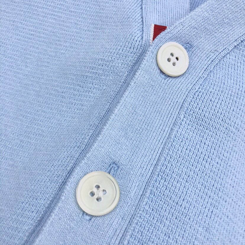 🔥 THOM BROWNE 汤姆布朗 TB马卡龙四杠棉纱开衫  情侣款开衫\n码数：1-4  颜色：浅蓝