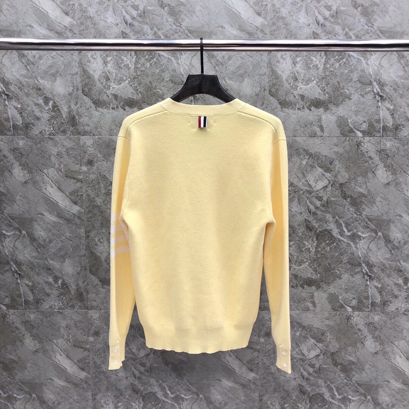 🔥 THOM BROWNE 汤姆布朗 TB马卡龙四杠棉纱开衫  情侣款开衫\n码数：1-4  颜色：浅蓝