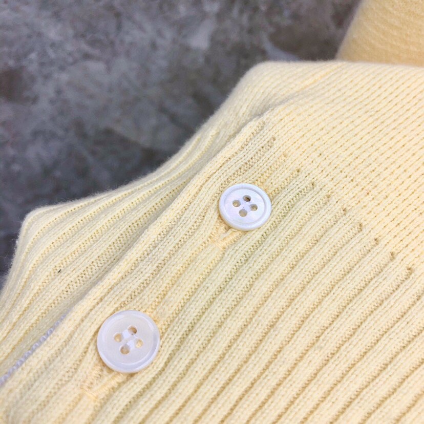 🔥 THOM BROWNE 汤姆布朗 TB马卡龙四杠棉纱开衫  情侣款开衫\n码数：1-4  颜色：浅蓝