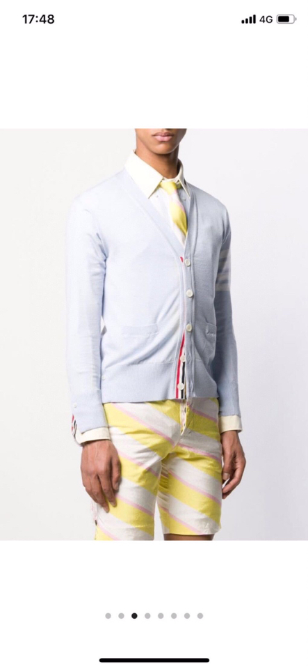 🔥 THOM BROWNE 汤姆布朗 TB马卡龙四杠棉纱开衫  情侣款开衫\n码数：1-4  颜色：浅蓝