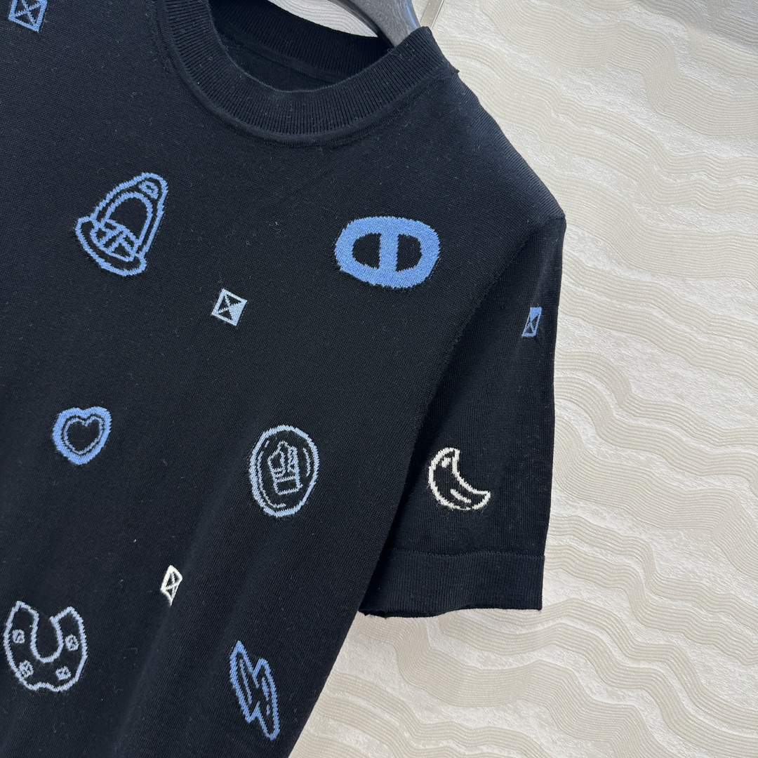 独家首发，原单品质❤️H高智感穿搭！早秋新品提花短袖上衣！18针进口100%羊毛纱线细腻柔软的手感无敌赞