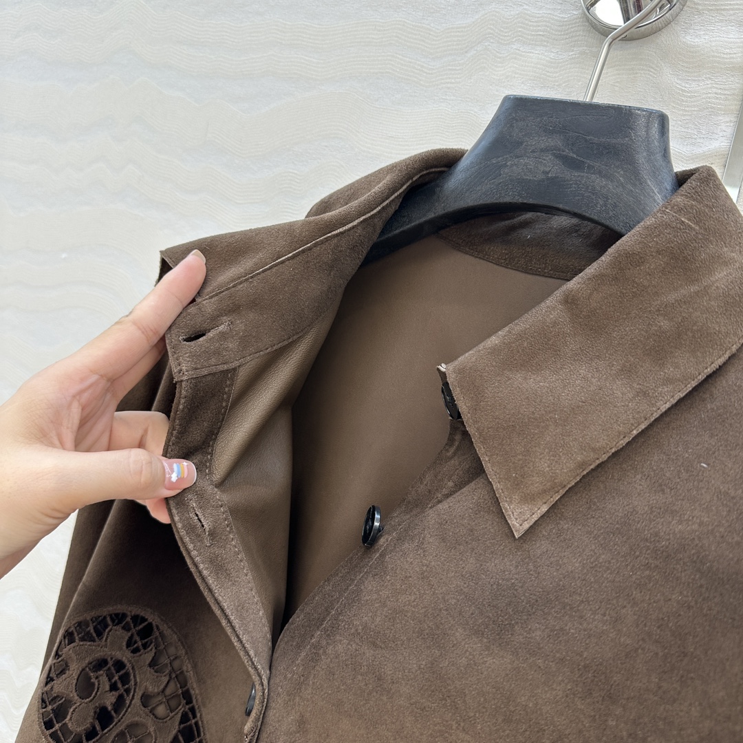 独家首发❤️品质控必入！ES蕾丝之王，重工艺定位瑞士机刺绣麂皮绒面羊皮衬衫外套❤️内面全闭绒工艺小羊皮！