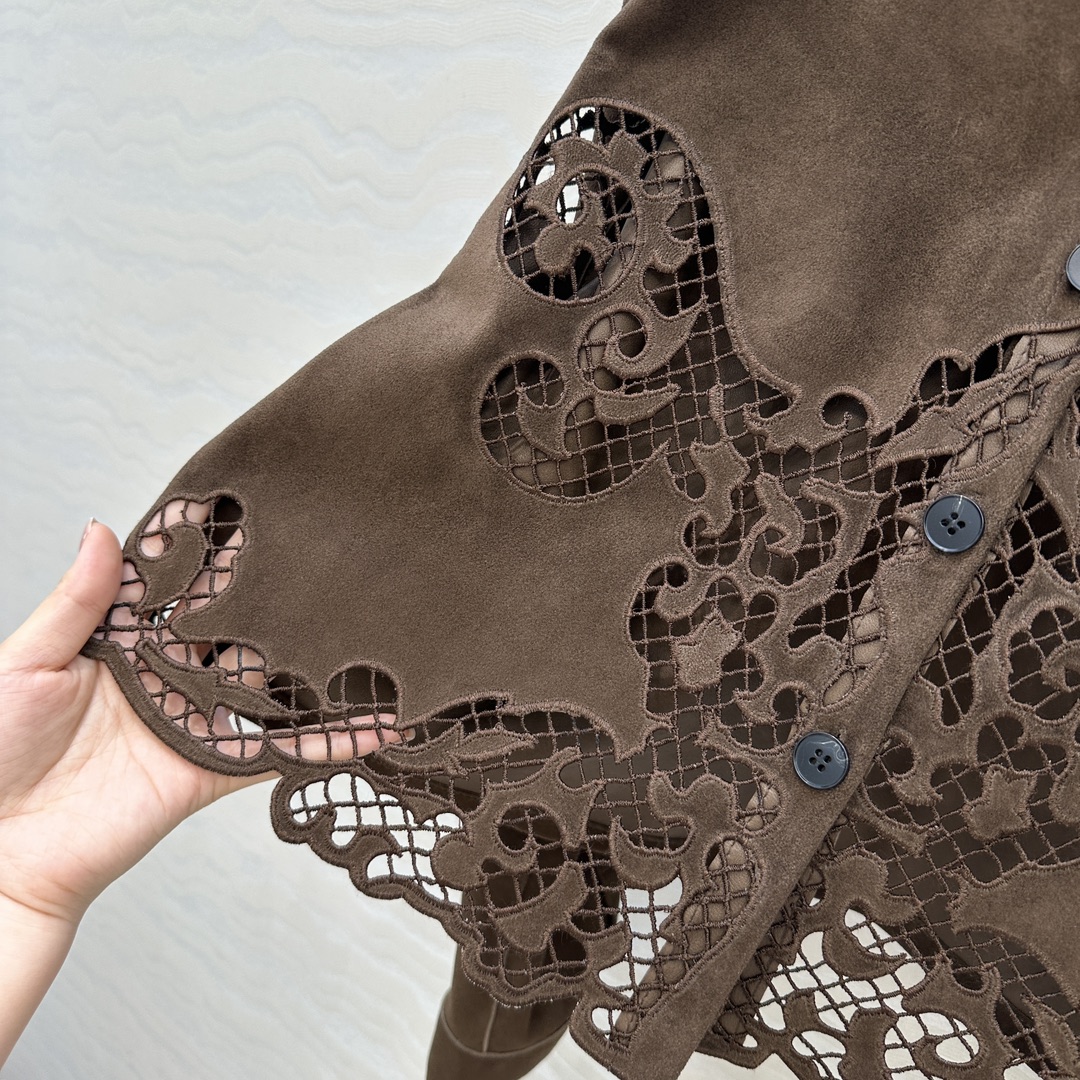 独家首发❤️品质控必入！ES蕾丝之王，重工艺定位瑞士机刺绣麂皮绒面羊皮衬衫外套❤️内面全闭绒工艺小羊皮！