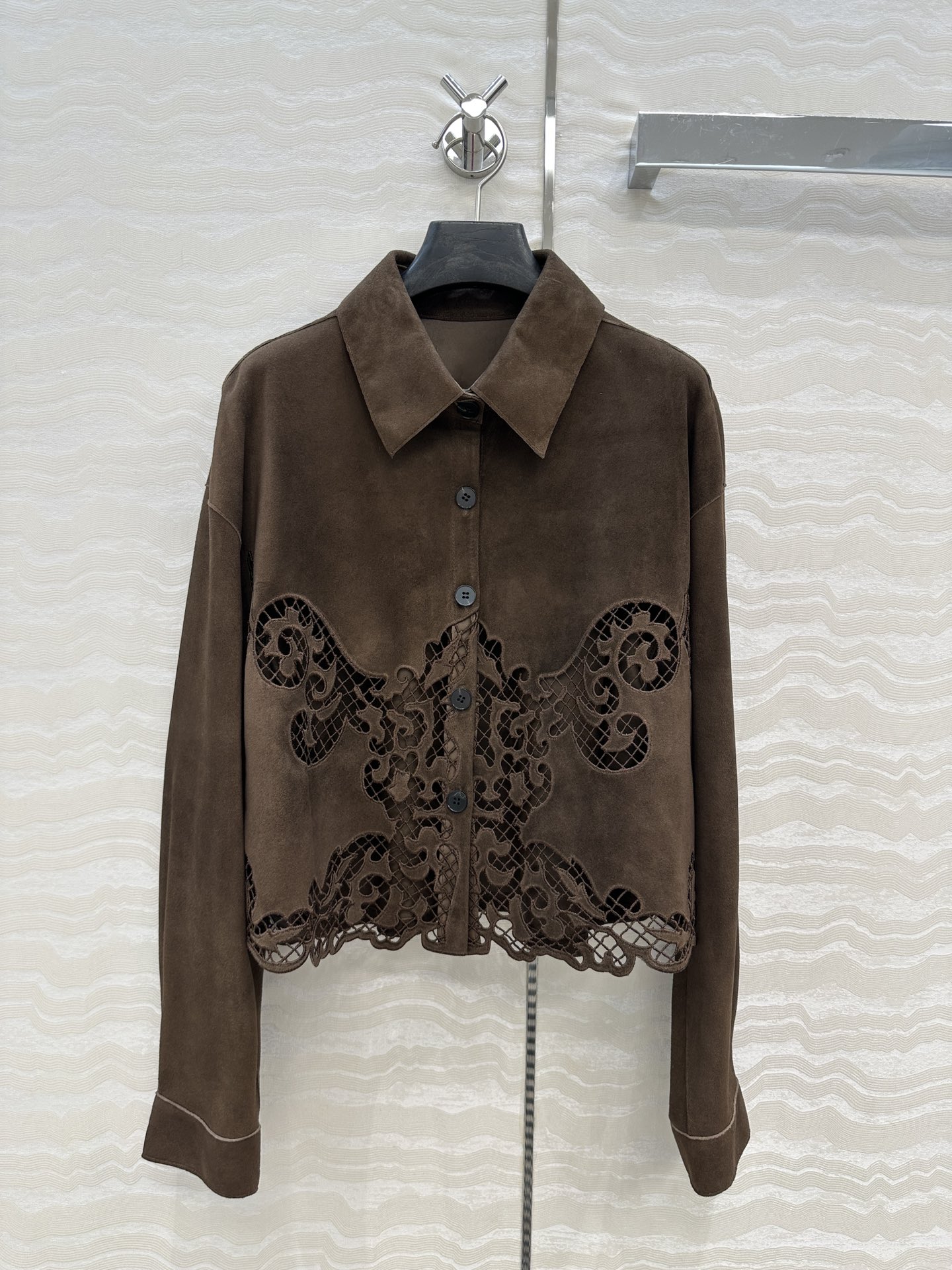 独家首发❤️品质控必入！ES蕾丝之王，重工艺定位瑞士机刺绣麂皮绒面羊皮衬衫外套❤️内面全闭绒工艺小羊皮！