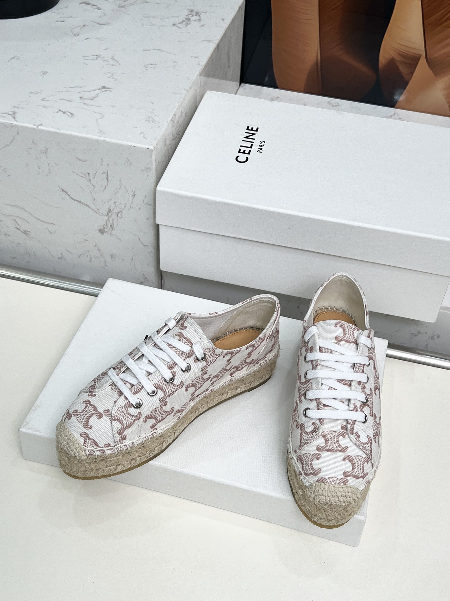 Celine Selin Red Weed Fisherman Shoes: Classic Design with Visible Brand Tone - 图片 6