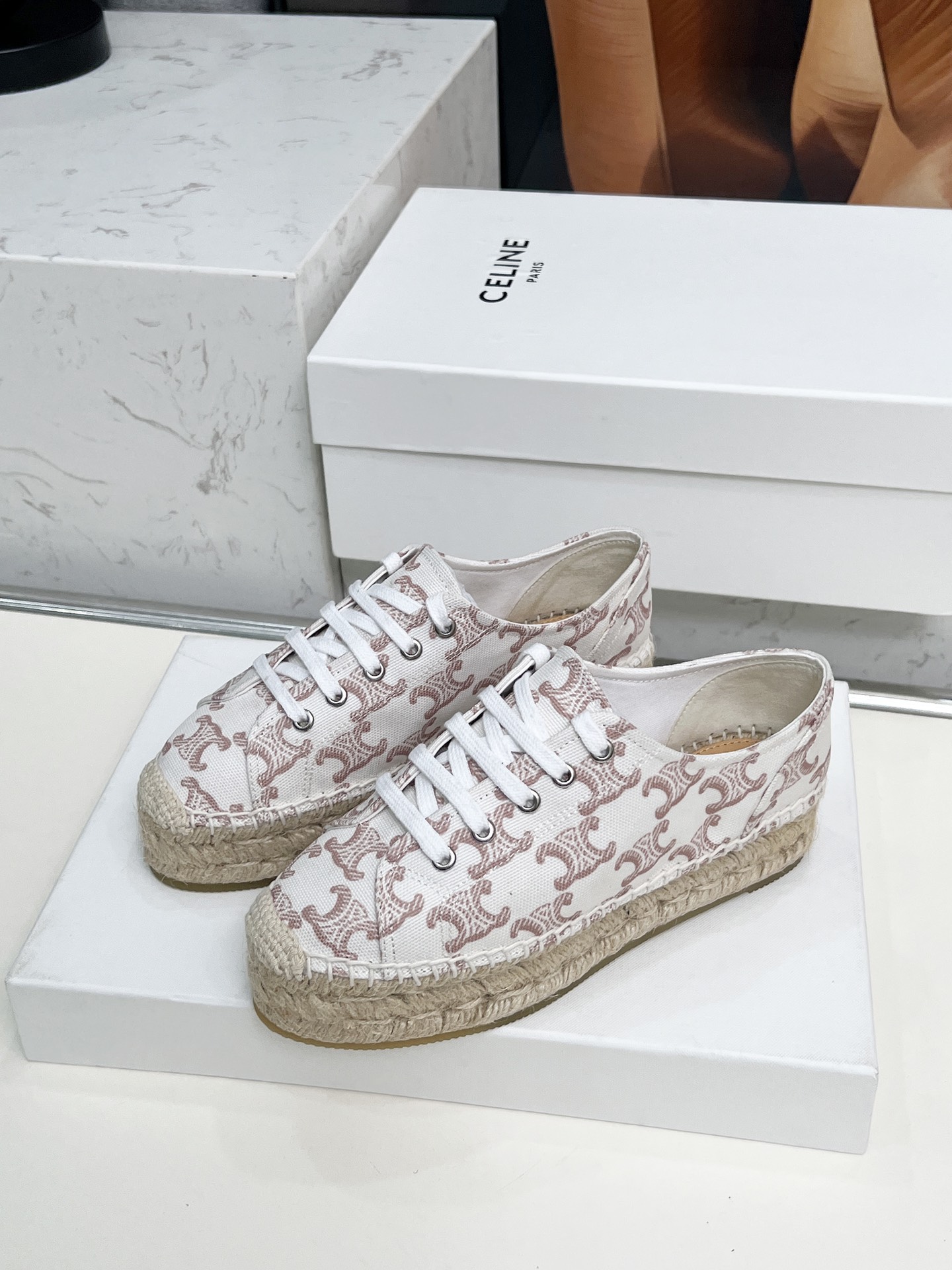 Celine Selin Red Weed Fisherman Shoes: Classic Design with Visible Brand Tone - 图片 5