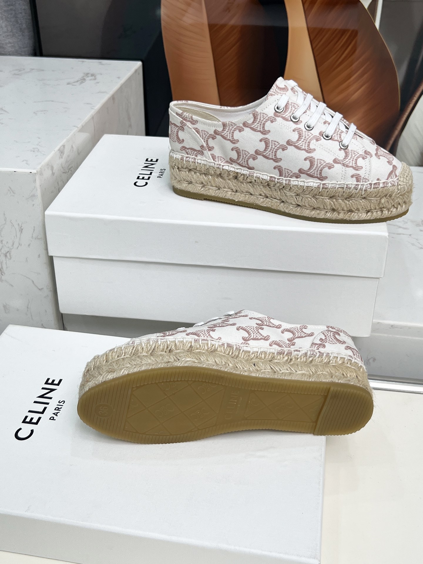 Celine Selin Red Weed Fisherman Shoes: Classic Design with Visible Brand Tone - 图片 9