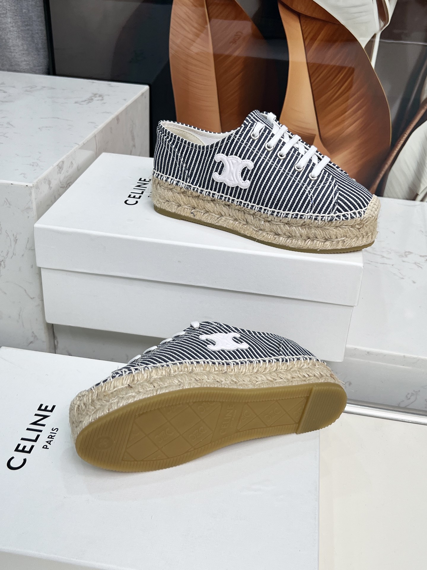 Celine Selin Family’s New Superstar Red Weed Shoes – Classic Design, Visible Brand Tone - 图片 9