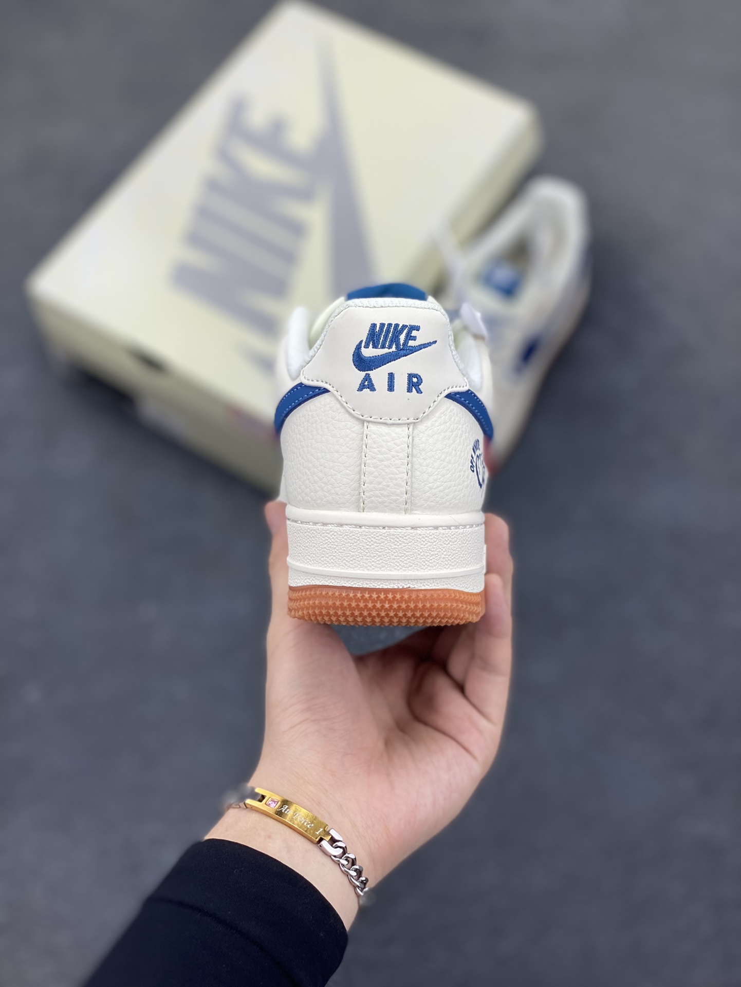 图片[4]-Nike Air Force 1 \’07 Low “OFF-WHITE联名——爱心米蓝生胶”空军一号 低帮 运动鞋 休闲鞋 折边针车 工艺难度大 原楦头原纸板 原装鞋盒 定制五金配件 内置全掌气垫 原厂鞋底 货号：QW5836-001 尺码：36 36.5 37.5 38 38.5 39 40 40.5 41 42 42.5 43 44 44.5 45-选品中心