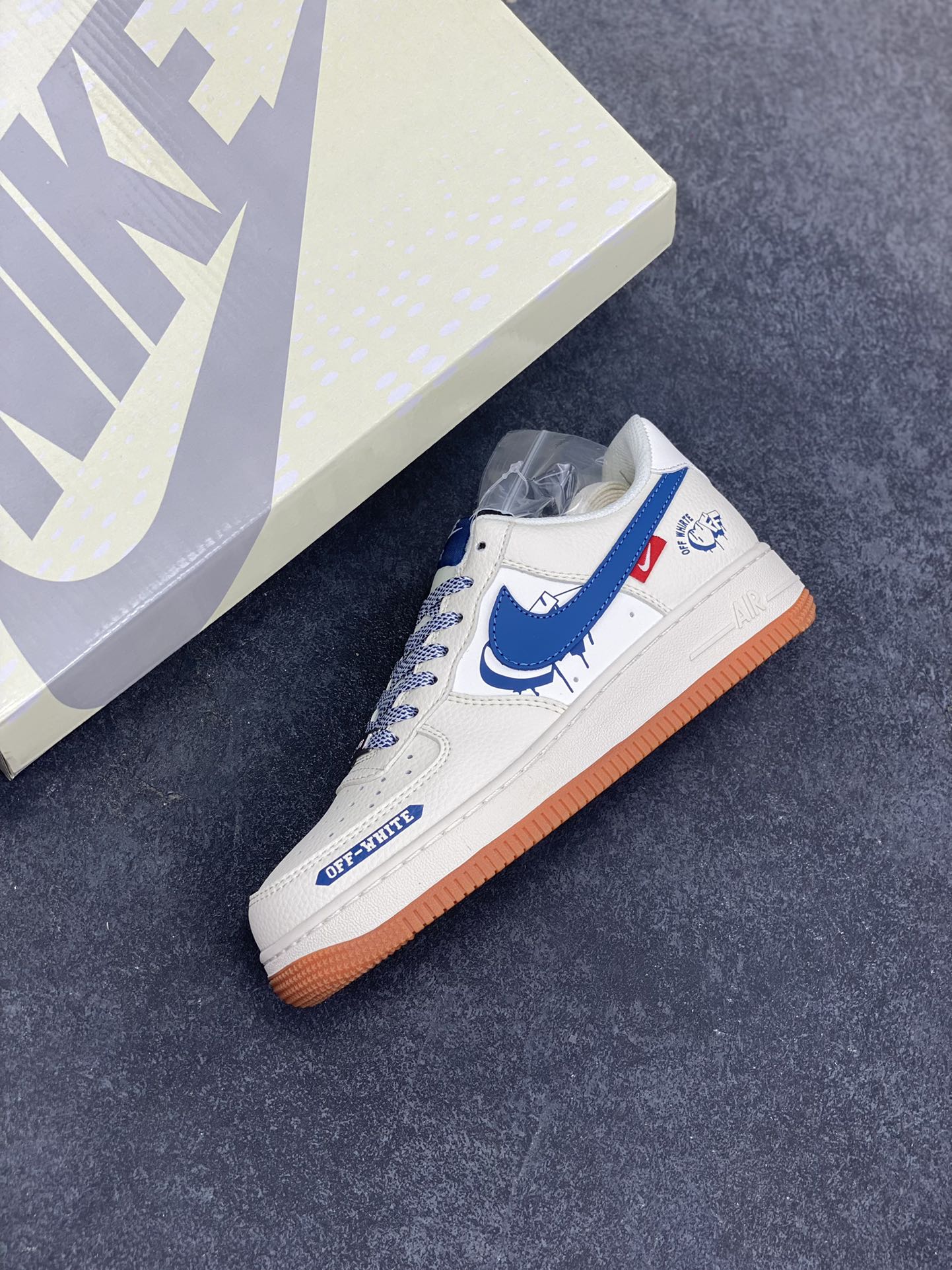 图片[7]-Nike Air Force 1 \’07 Low “OFF-WHITE联名——爱心米蓝生胶”空军一号 低帮 运动鞋 休闲鞋 折边针车 工艺难度大 原楦头原纸板 原装鞋盒 定制五金配件 内置全掌气垫 原厂鞋底 货号：QW5836-001 尺码：36 36.5 37.5 38 38.5 39 40 40.5 41 42 42.5 43 44 44.5 45-选品中心