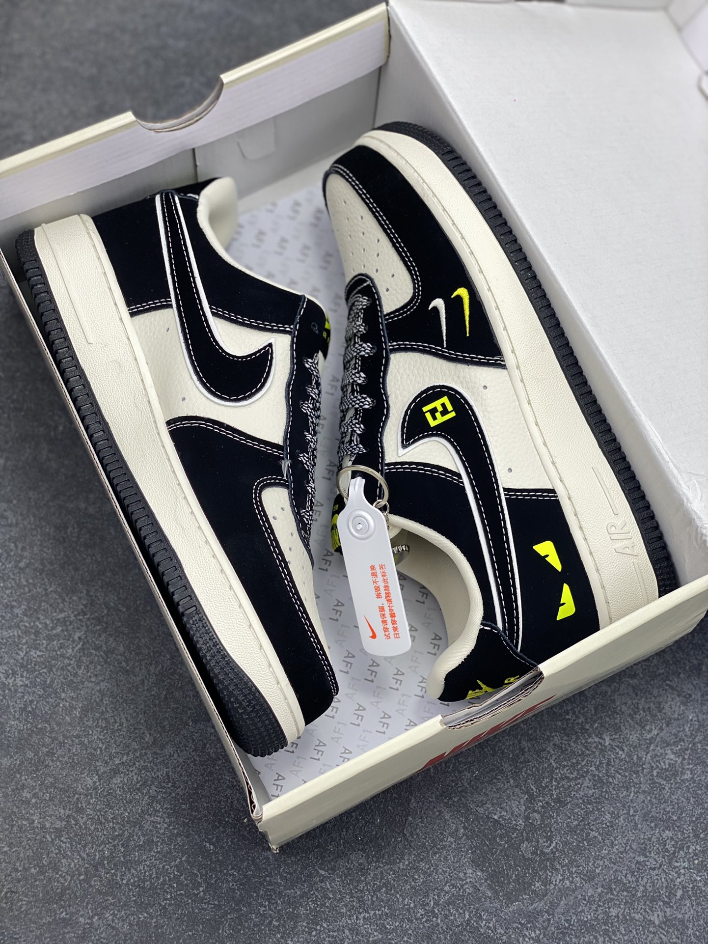 图片[9]-NIke Air Force 1 \’07 Low “芬迪联名——小怪兽”空军一号 低帮 运动鞋 休闲鞋 折边针车 工艺难度大 原楦头原纸板 原装鞋盒 定制五金配件 内置全掌气垫 原厂鞋底 货号：XL1979-102 尺码：36 36.5 37.5 38 38.5 39 40 40.5 41 42 42.5 43 44 44.5 45-选品中心