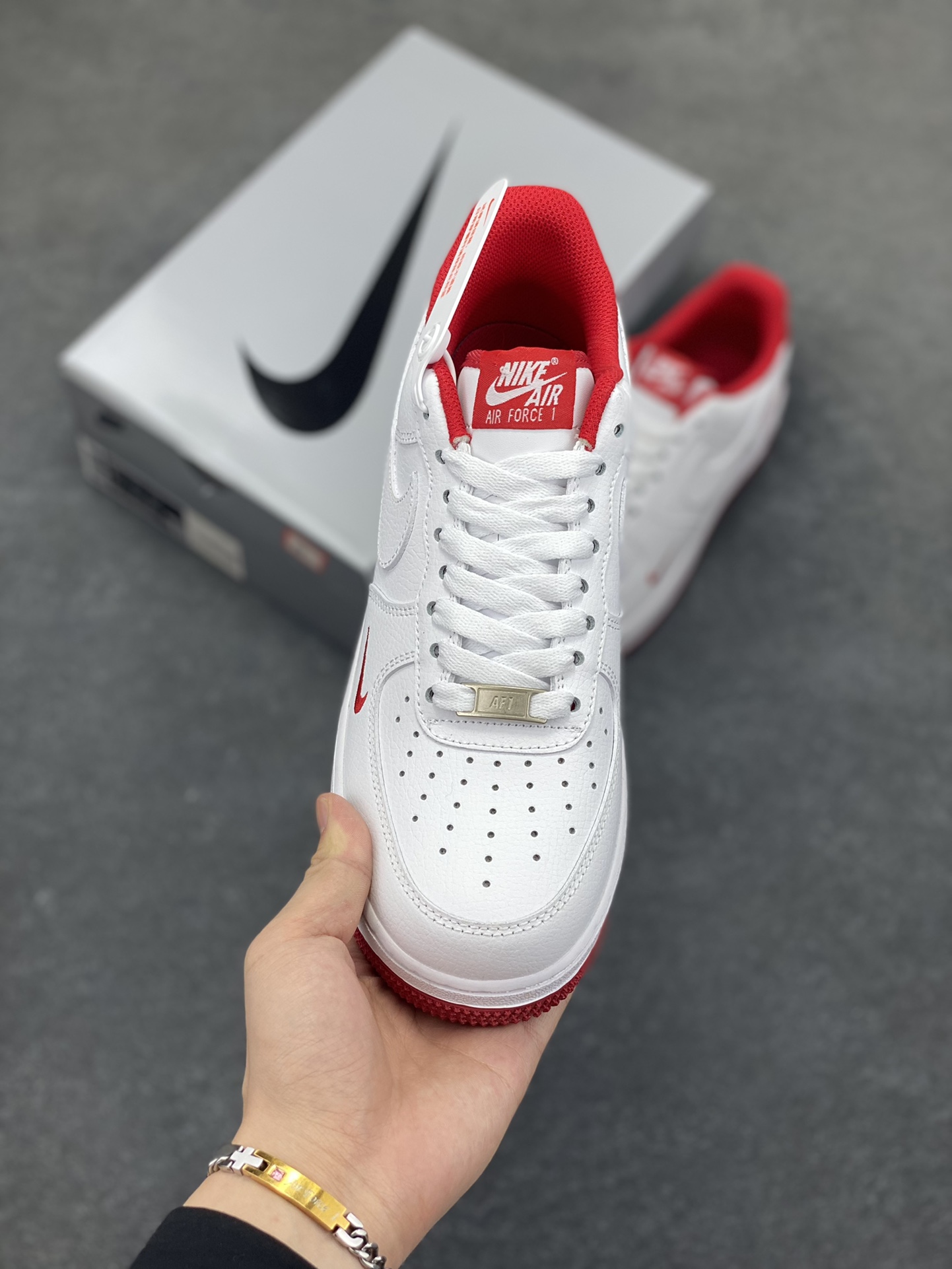 图片[2]-Undefeated x Nike Air Force 1 Low 白黑 空军一号低帮休闲板鞋 定制皮料 原装定制鞋盒 细节满满 原楦头原纸板 内置全掌气垫 货号：ZH0316-103 尺码：36 36.5 37.5 38 38.5 39 40 40.5 41 42 42.5 43 44 44.5 45-选品中心