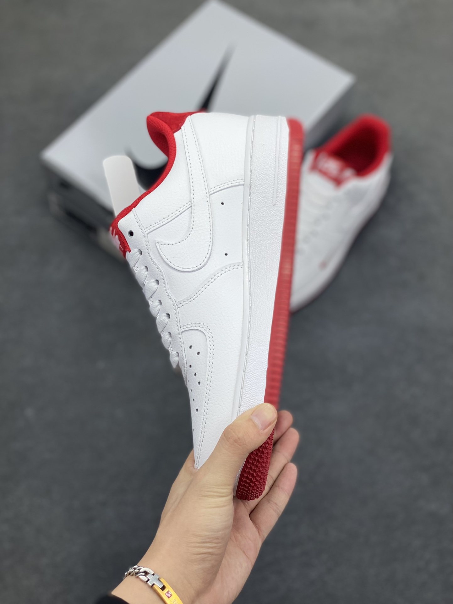 图片[3]-Undefeated x Nike Air Force 1 Low 白黑 空军一号低帮休闲板鞋 定制皮料 原装定制鞋盒 细节满满 原楦头原纸板 内置全掌气垫 货号：ZH0316-103 尺码：36 36.5 37.5 38 38.5 39 40 40.5 41 42 42.5 43 44 44.5 45-选品中心