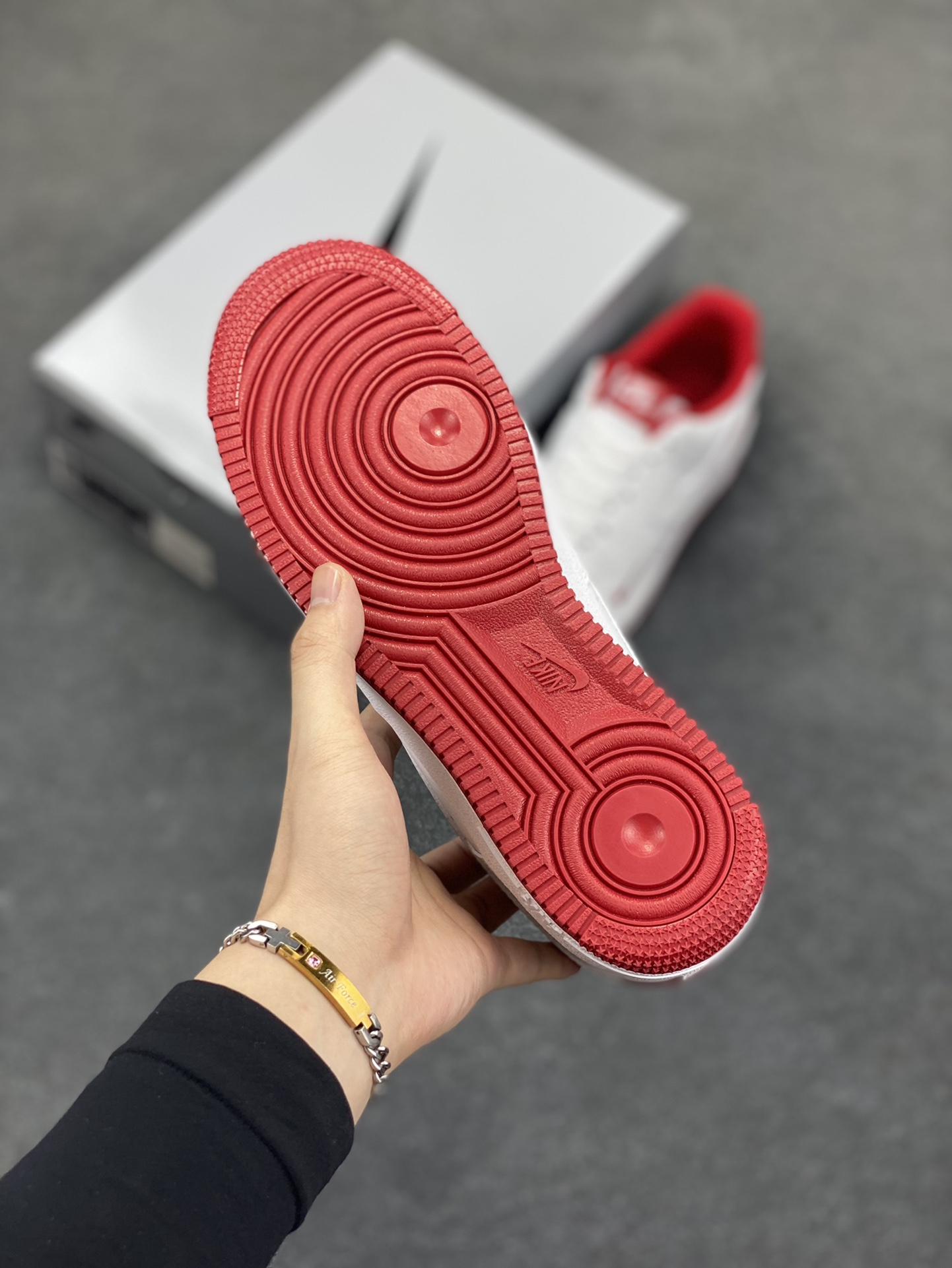 图片[5]-Undefeated x Nike Air Force 1 Low 白黑 空军一号低帮休闲板鞋 定制皮料 原装定制鞋盒 细节满满 原楦头原纸板 内置全掌气垫 货号：ZH0316-103 尺码：36 36.5 37.5 38 38.5 39 40 40.5 41 42 42.5 43 44 44.5 45-选品中心