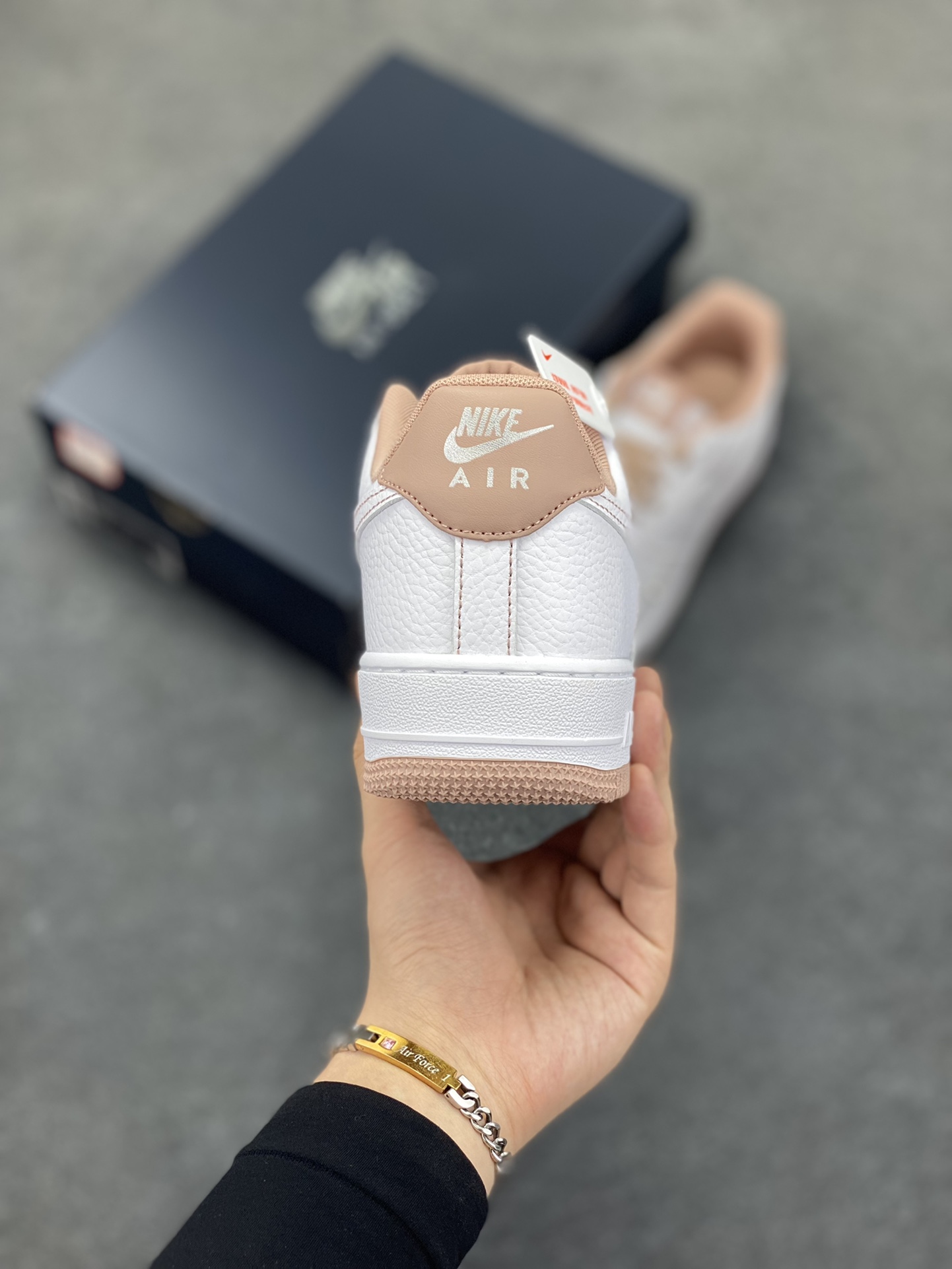 图片[4]-Nike Air Force 1 Low 白粉线小银勾 空军一号低帮运动休闲板鞋 原楦头原纸板 打造纯正空军版型#专注外贸渠道 全掌内置蜂窝气垫 #原盒配件 原厂中底钢印、拉帮完美 货号：IB6543-100 尺码：35.5 36 36.5 37.5 38 38.5 39 40 40.5 41 42 42.5 43 44 44.5 45-选品中心