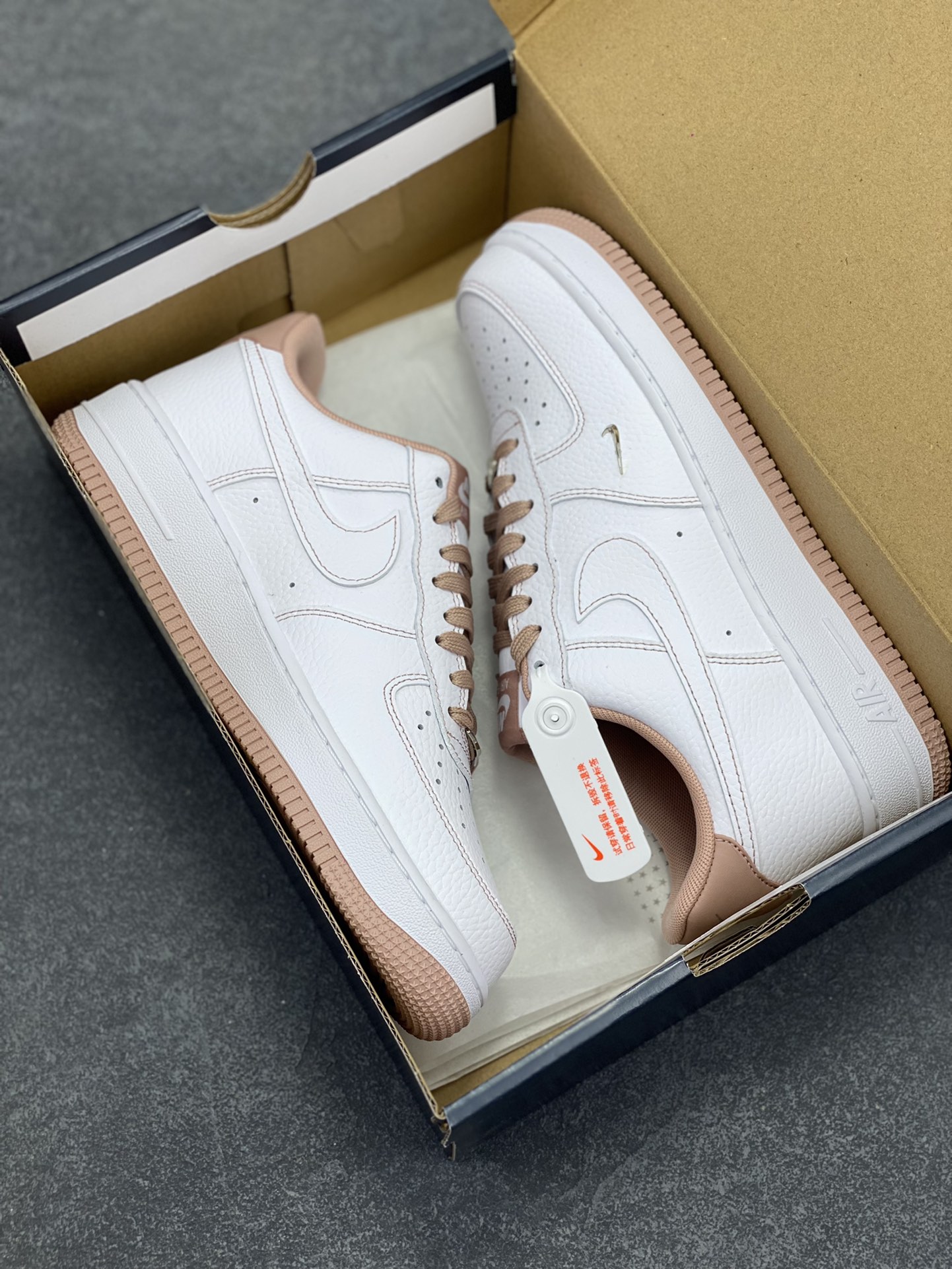 图片[9]-Nike Air Force 1 Low 白粉线小银勾 空军一号低帮运动休闲板鞋 原楦头原纸板 打造纯正空军版型#专注外贸渠道 全掌内置蜂窝气垫 #原盒配件 原厂中底钢印、拉帮完美 货号：IB6543-100 尺码：35.5 36 36.5 37.5 38 38.5 39 40 40.5 41 42 42.5 43 44 44.5 45-选品中心