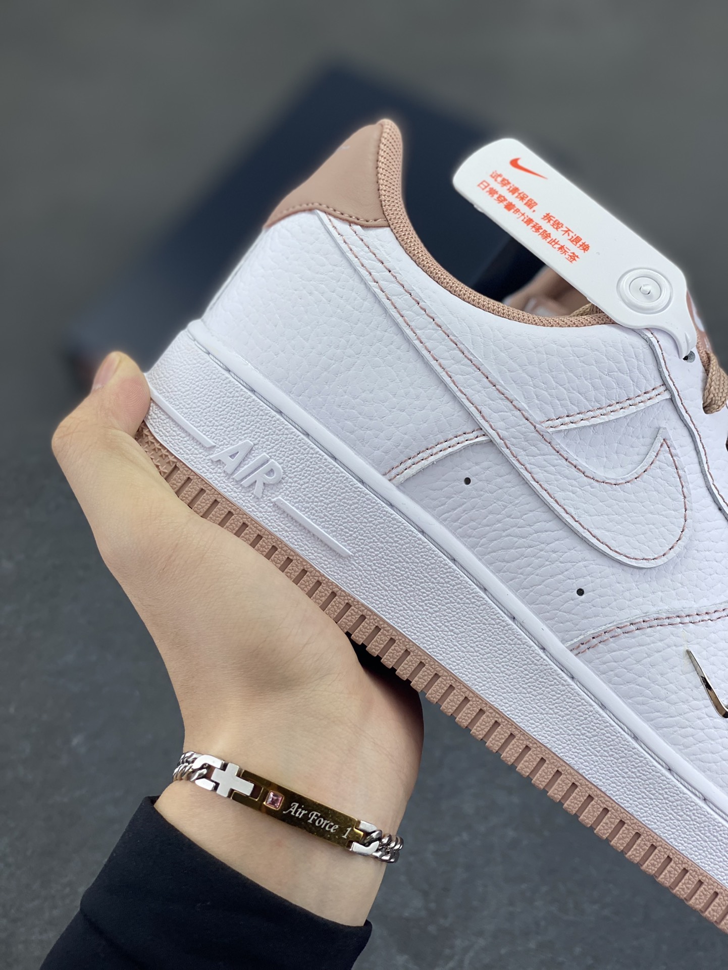 图片[6]-Nike Air Force 1 Low 白粉线小银勾 空军一号低帮运动休闲板鞋 原楦头原纸板 打造纯正空军版型#专注外贸渠道 全掌内置蜂窝气垫 #原盒配件 原厂中底钢印、拉帮完美 货号：IB6543-100 尺码：35.5 36 36.5 37.5 38 38.5 39 40 40.5 41 42 42.5 43 44 44.5 45-选品中心
