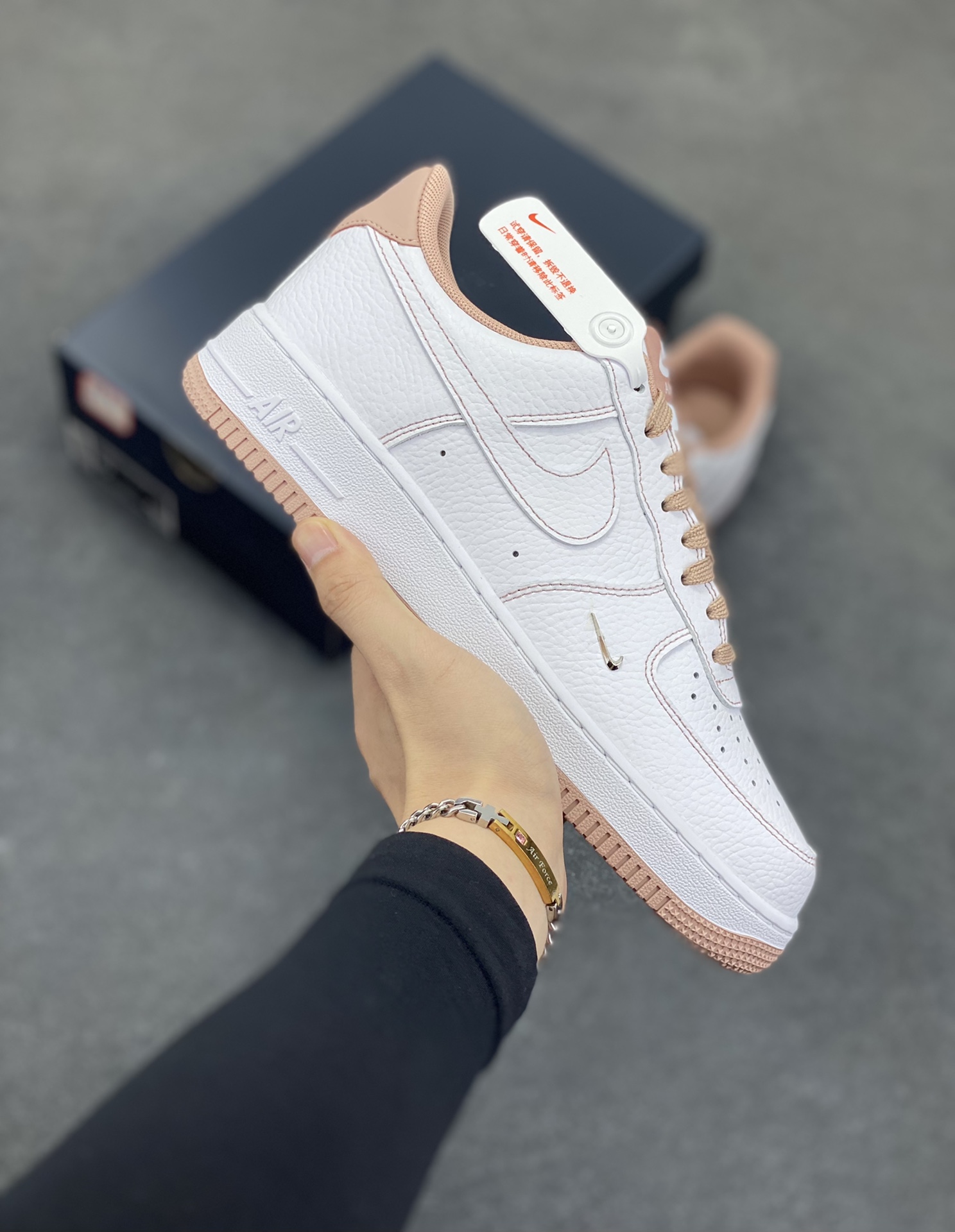 Nike Air Force 1 Low 白粉线小银勾 空军一号低帮运动休闲板鞋 原楦头原纸板 打造纯正空军版型#专注外贸渠道 全掌内置蜂窝气垫 #原盒配件 原厂中底钢印、拉帮完美 货号：IB6543-100 尺码：35.5 36 36.5 37.5 38 38.5 39 40 40.5 41 42 42.5 43 44 44.5 45-选品中心