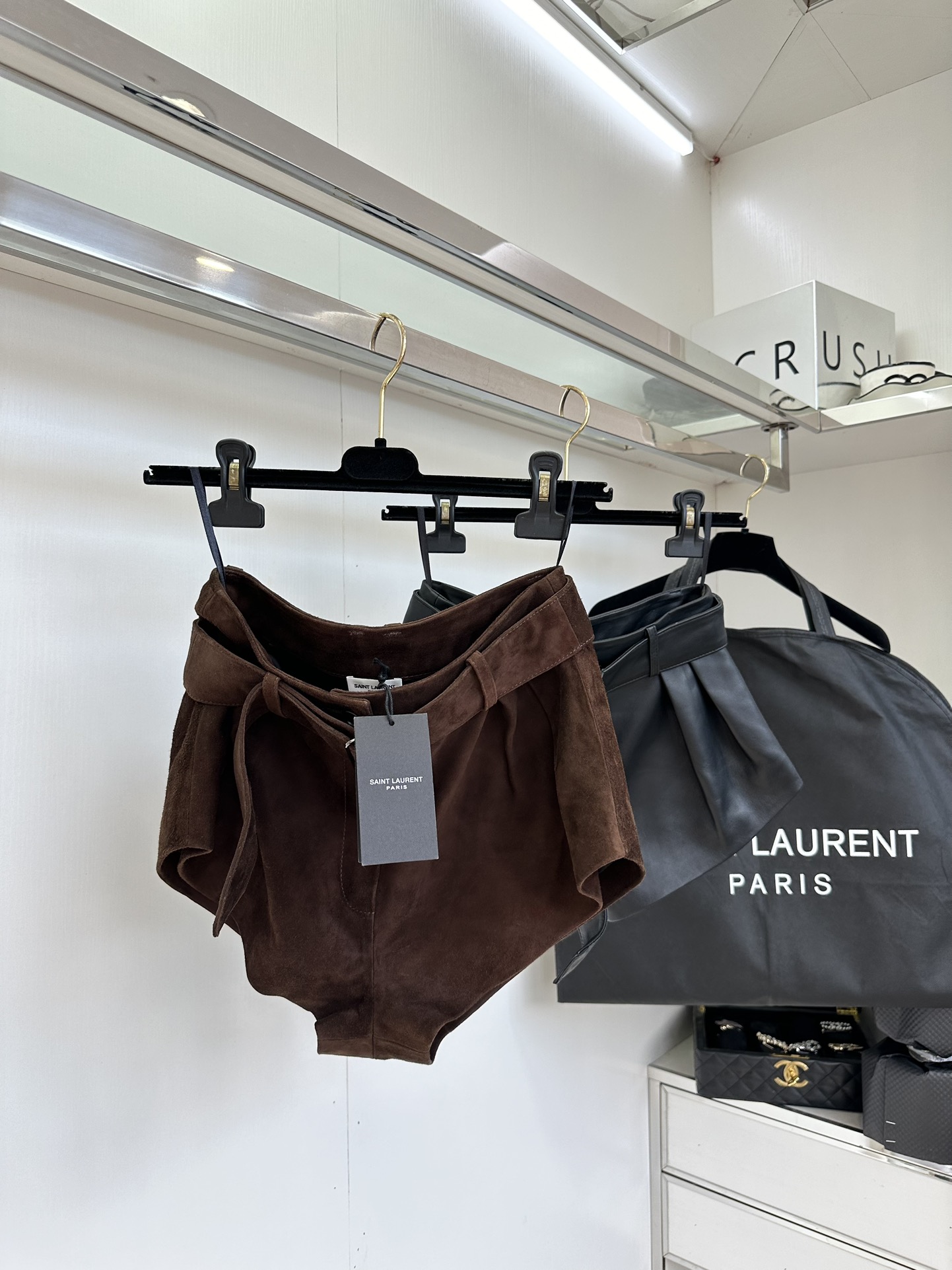 Autumn Suit Fashion Trends: Sheepskin, Leather Shorts, High Waists, Belt Decorations - 图片 1