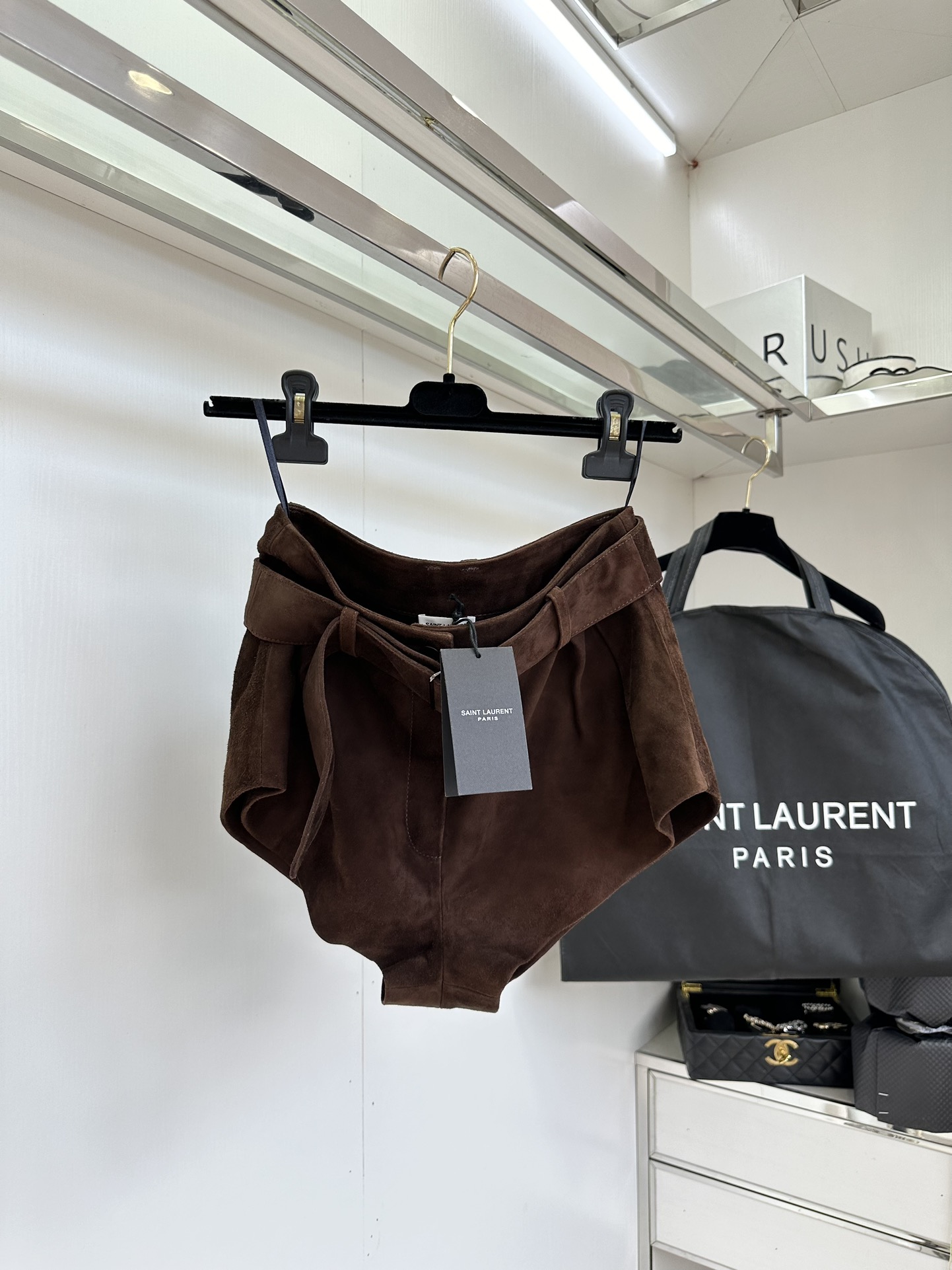 Autumn Suit Fashion Trends: Sheepskin, Leather Shorts, High Waists, Belt Decorations - 图片 2