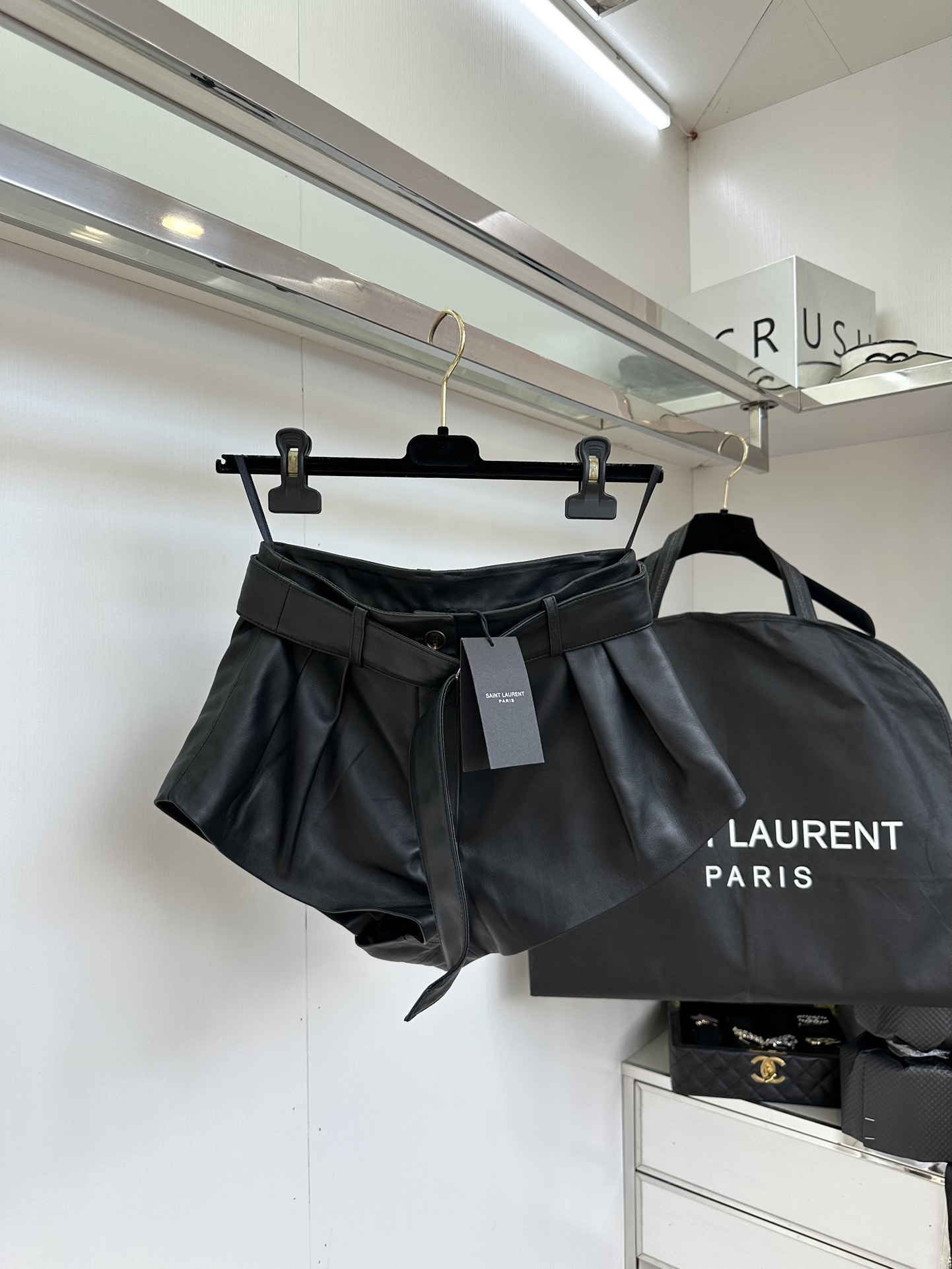 Autumn Suit Fashion Trends: Sheepskin, Leather Shorts, High Waists, Belt Decorations - 图片 6