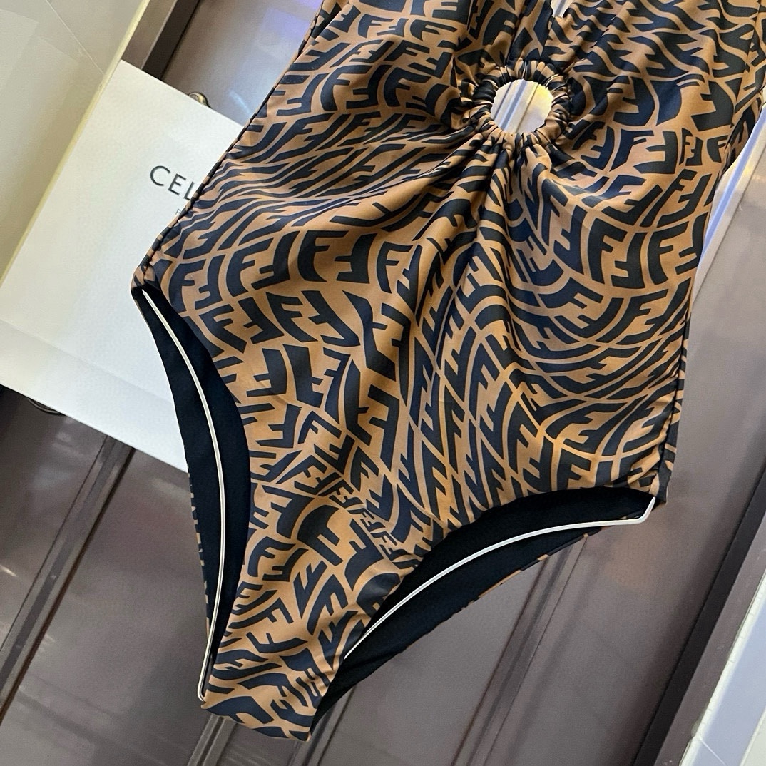  🆕
FD芬迪连体小心机泳衣 😍🥰适合多种场景的游泳衣🏊‍♀️海边 游泳池 温泉 水上乐园 漂流都可以😌