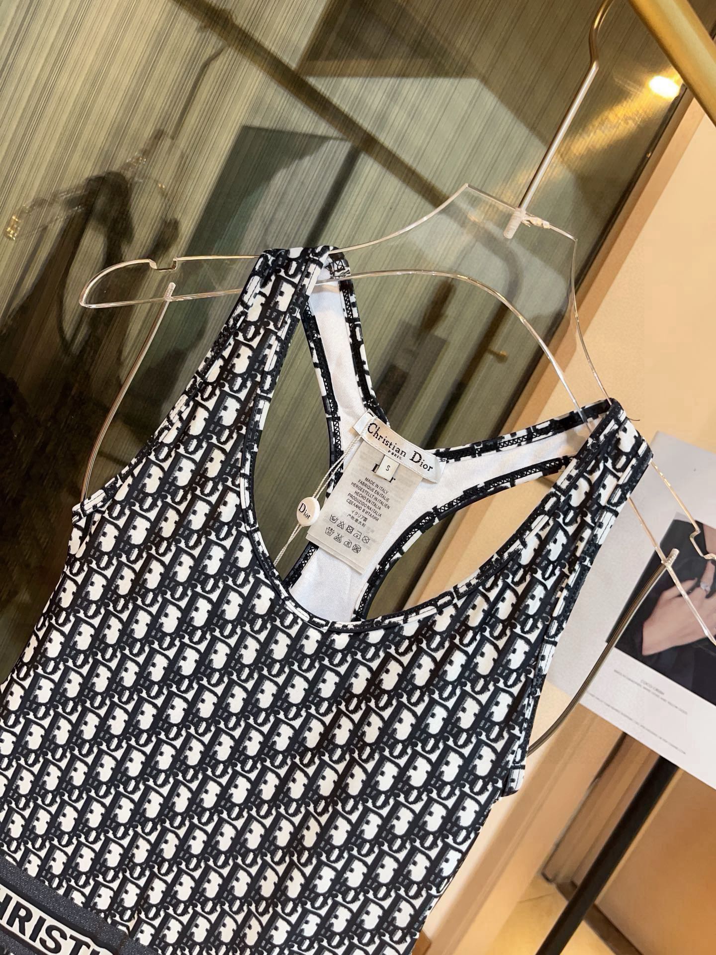  🆕
Dior 迪奥长袖连体泳衣，收腰显瘦显腿长！超nice 平时可以配牛仔裤、短裤当连体衣穿！ S M