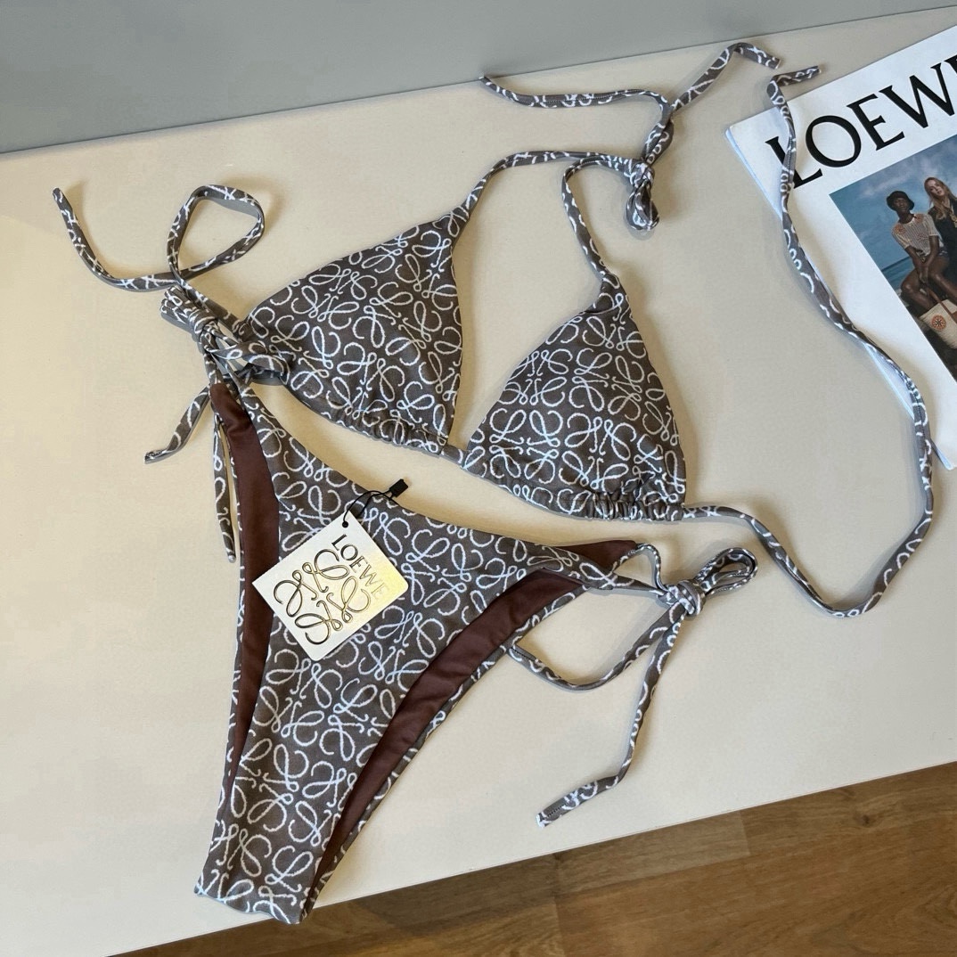  🆕
罗意威LOEWE新款比基尼泳衣👙❤️😍🥰适合多种场景的游泳衣🏊‍♀️海边 游泳池 温泉 水上乐园 