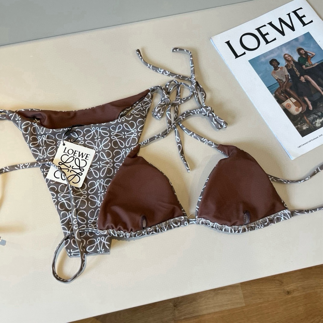  🆕
罗意威LOEWE新款比基尼泳衣👙❤️😍🥰适合多种场景的游泳衣🏊‍♀️海边 游泳池 温泉 水上乐园 