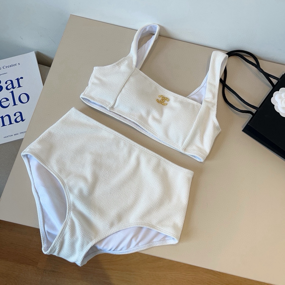  🆕

Chanel香奈儿分体比基尼泳衣套装，S M L XL