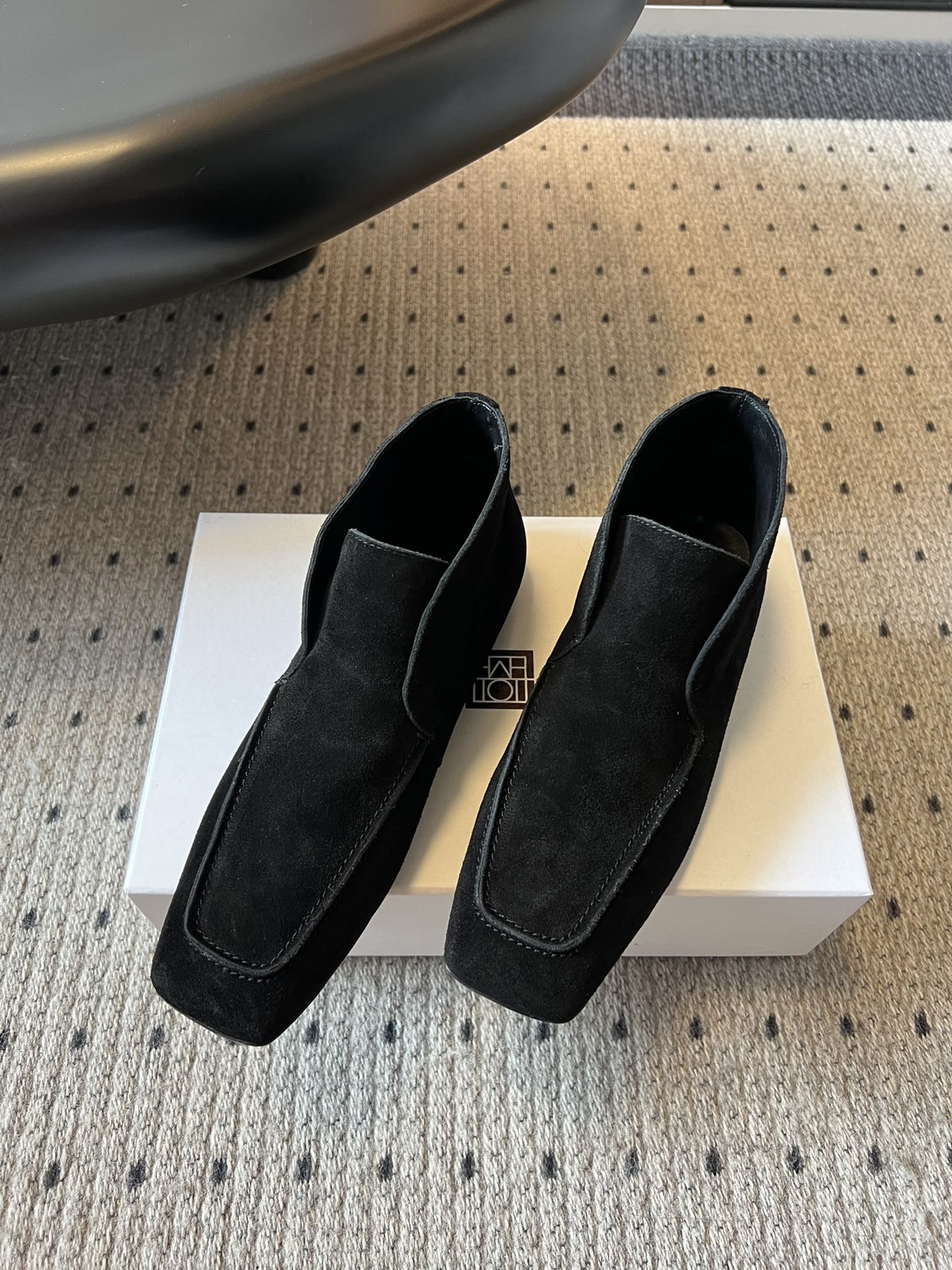 
Toteme 25SS 新款 高邦乐福鞋

无论是手感还是上脚都超级软，没有最软，只有更软，这是光脚穿