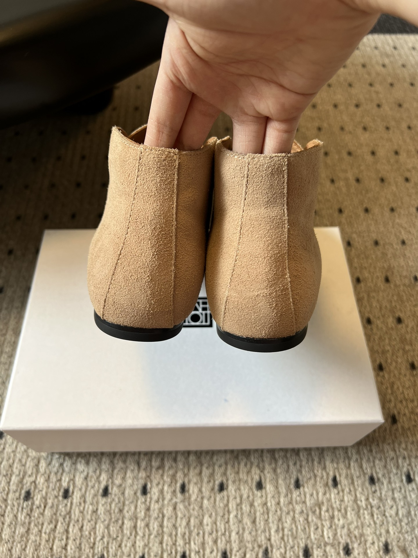 
Toteme 25SS 新款 高邦乐福鞋

无论是手感还是上脚都超级软，没有最软，只有更软，这是光脚穿
