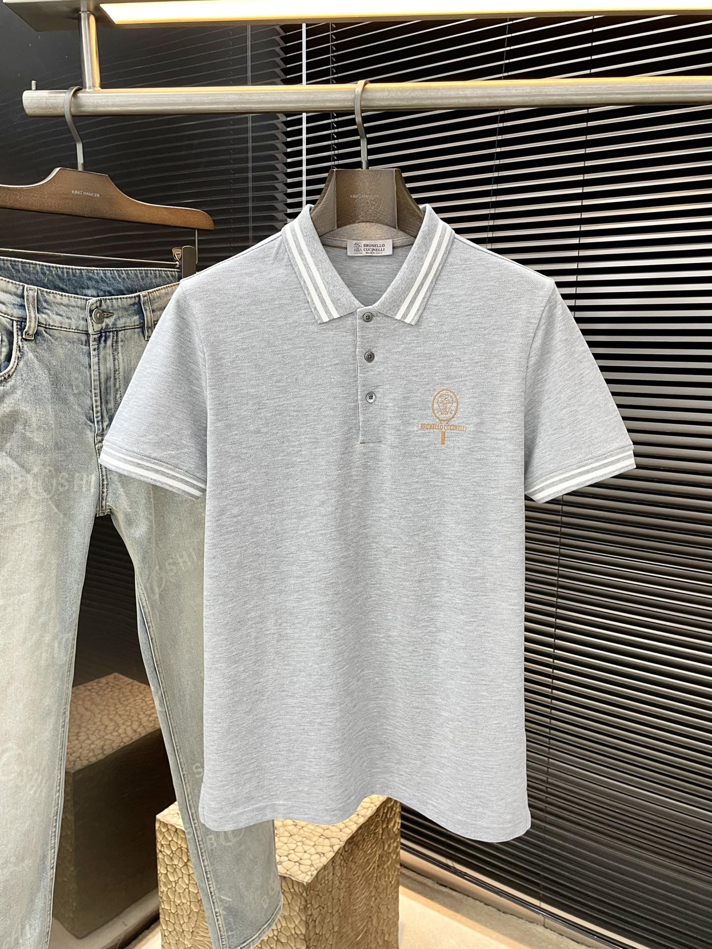 NO:452487,P Brunello Cucinelli's latest spring and summer POLO short-sleeved sleeves, using the latest double-sided mercerized fabric, soft and comfortable in the touch, classic design style, special customization, simple cutting and splicing, reflecting the extraordinary craftsmanship of workers, full of high-end and fashionable feeling!  The style is quite good and casual and versatile. Size M-3XL, brunello cucinelli, T-shirt, alexander wang19860909P  Brunello Cucinelli 春夏最新款POLO短袖,采用最新双面丝光面料 手感柔软、成分柔软舒适 经典设计风格 特殊定制 简单的裁剪方式拼接,体现出工人不凡的工艺,高端时尚感十足！版型相当赞休闲百搭款.尺码 M-3XL,,brunello cucinelli,T-shirt,alexander wang,Men's clothing