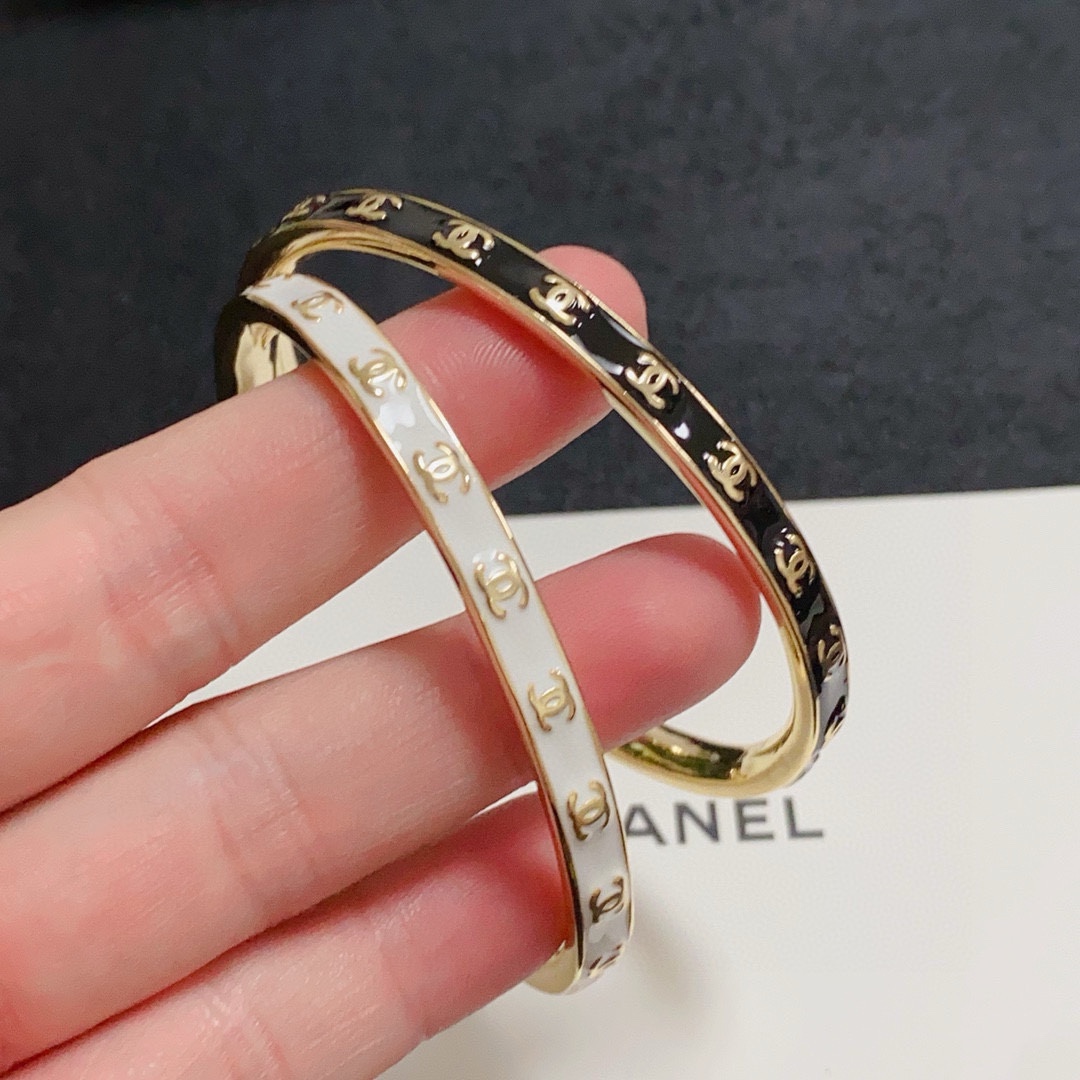 Chanel High-Quality Colored Handbag: Little Red Book’s £240 Recommendation