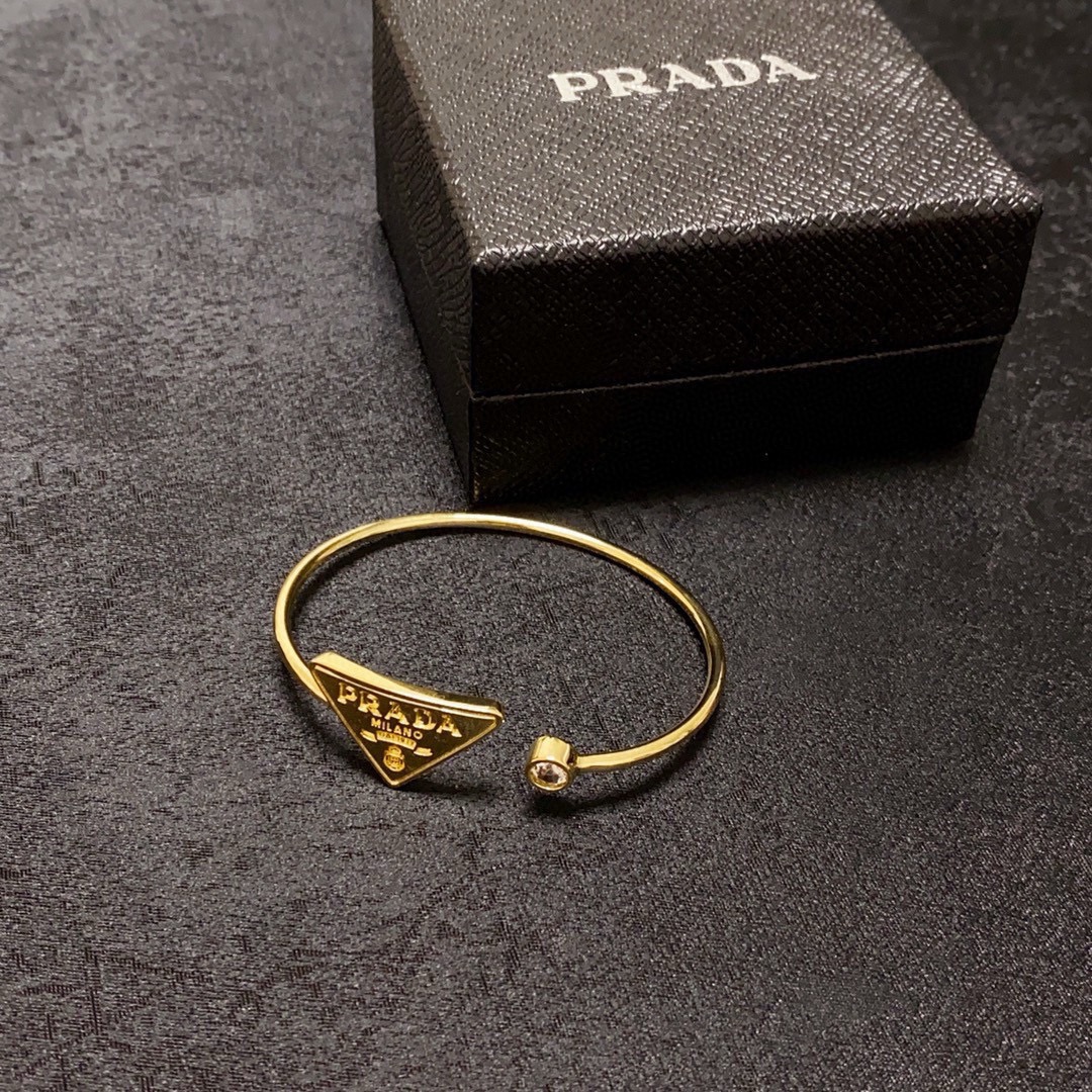 Luxury Prada Triangle Watch: High-Quality Steel, Fine Craft, £240 Price - 图片 9