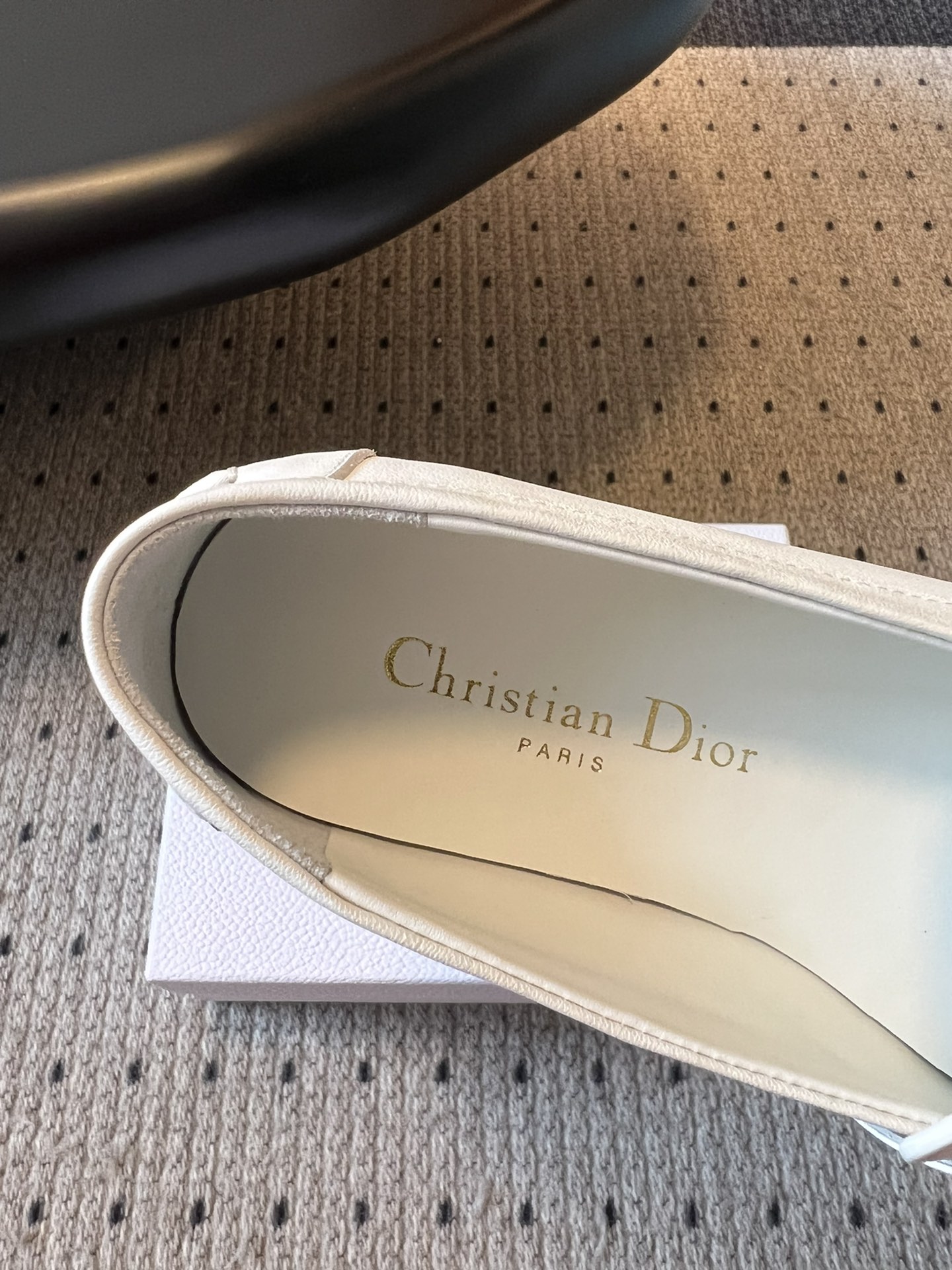 
Dio* 25ss 春夏新款Dior圆头平底乐福鞋

这款 My Dior 露跟高跟鞋是2025春夏成