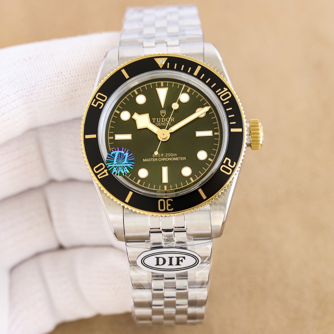 NO:339119,Unified DIF has launched the new model of Biwan. Friends who know Tudor know that the new representative dial is shown in a monochrome design for the first time. It shows its avant-garde style. The case is made of stainless steel. The case has been polished and brushed in fine polished and brushed to show a unique texture and gloss. The dial is made of exquisite sun pattern design, which exudes a charming luster under direct light. The crown is designed with relief technology. The rose mark of the Tudor watch is designed with relief technology. The details are added to the details. The 