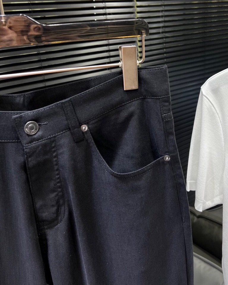 🔥Loro Piana 诺悠翩雅Lss春夏新品休闲裤\n男士亚麻 五口袋长裤， 高奢内敛低调，轻松驾驭不