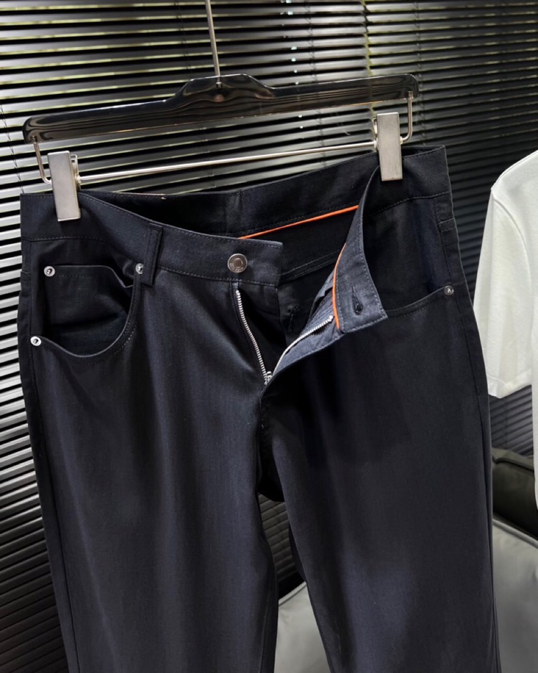 🔥Loro Piana 诺悠翩雅Lss春夏新品休闲裤\n男士亚麻 五口袋长裤， 高奢内敛低调，轻松驾驭不